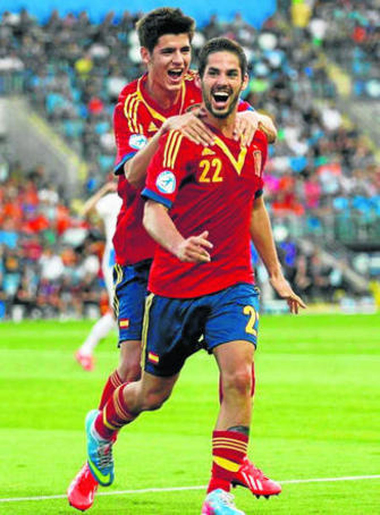 Isco celebra junto a Morata el 2-0 anotado por el malagueño.
