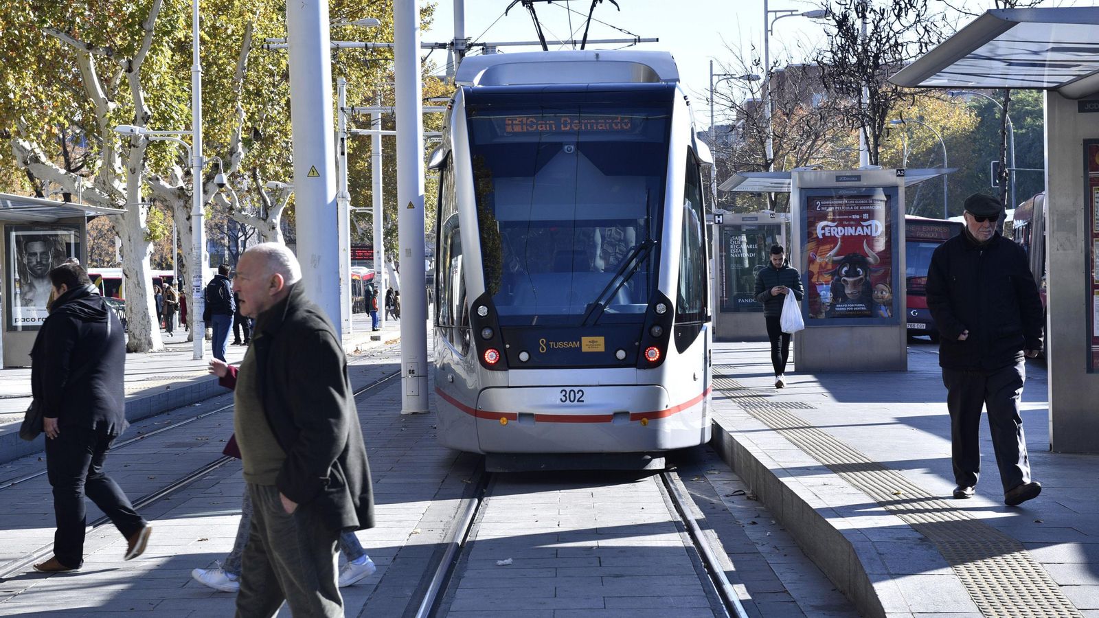 El tranvía de la ciudad, que conecta el centro con el intercambiador de San Bernardo.