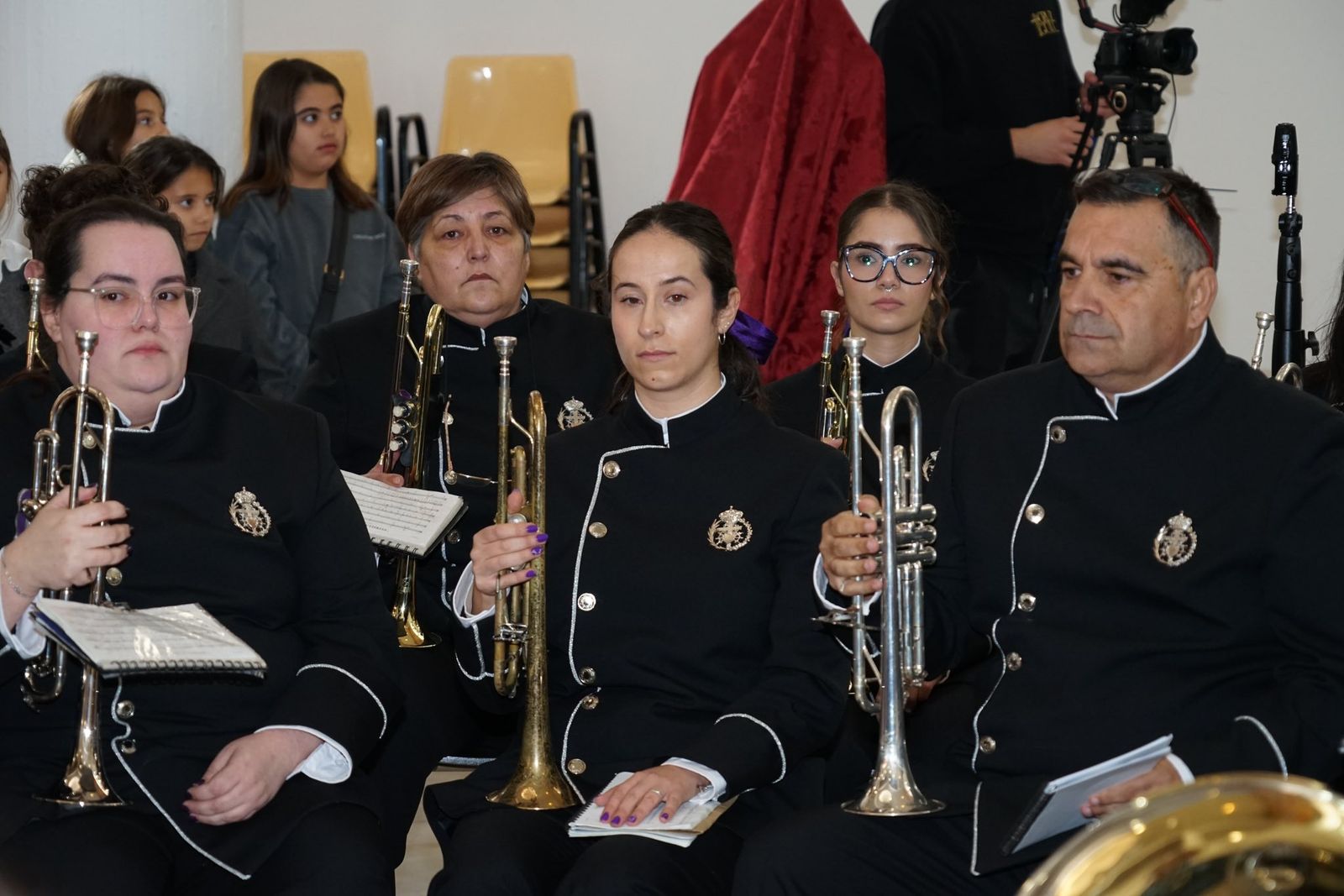 La AM de Las Angustias de Vícar viste de gala su música con un nuevo uniforme