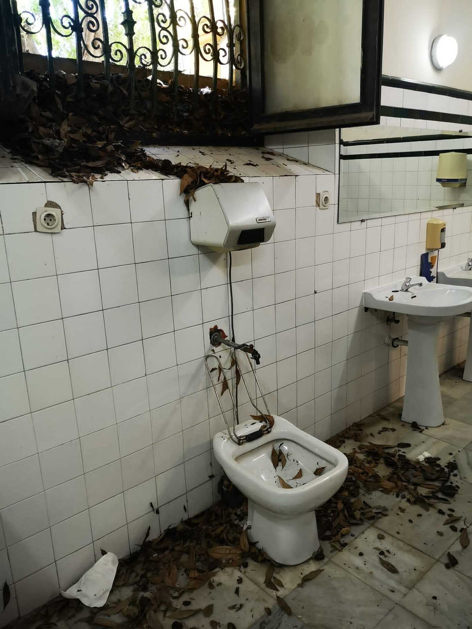 El deprorable estado del teatro Lope de Vega.