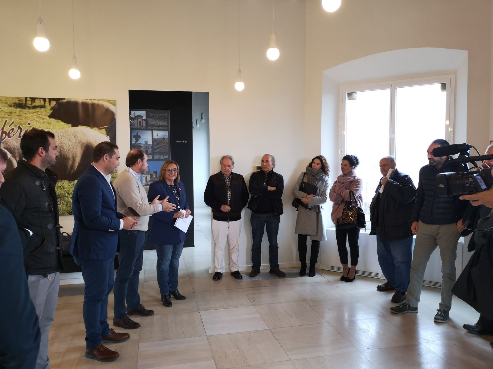 Faneca y Ramos se reúnen con el sector cárnico y el de turismo rural de la Sierra en la DOP Jabugo.