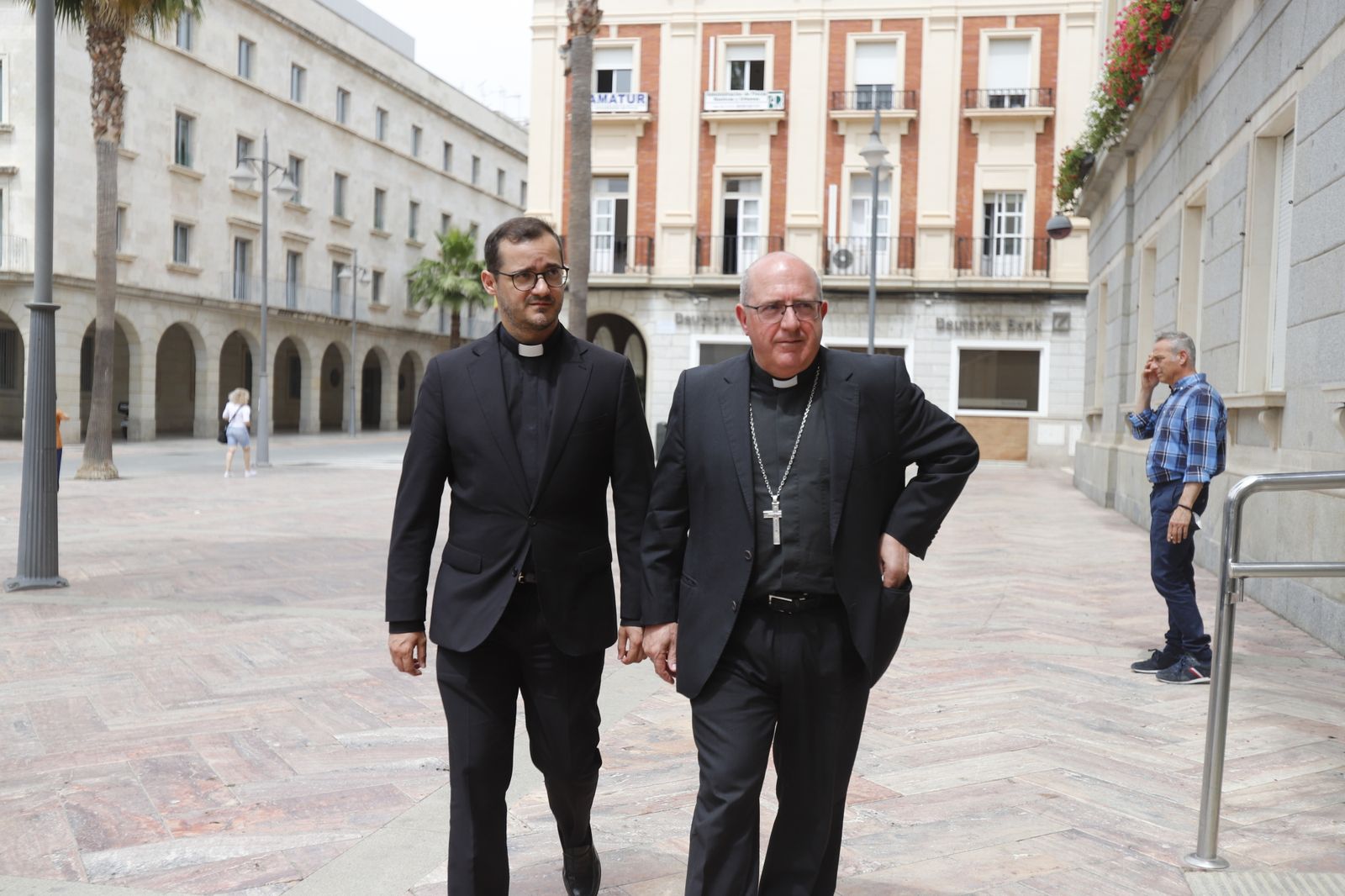 Imágenes de la capilla ardiente de Miguel Báez Espuny 'Litri' en la mañana del viernes