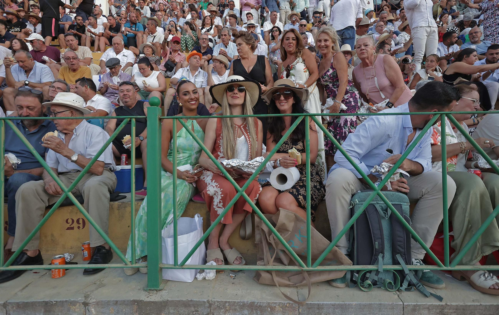 Búscate en la Plaza de Toros 'El Arenal' durante la corrida del viernes de la Feria de La Línea