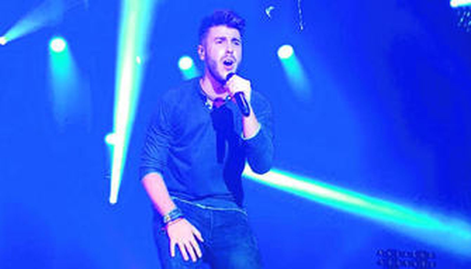 El cantante cordobés, al comienzo del concierto en el Cortijo de Torres.