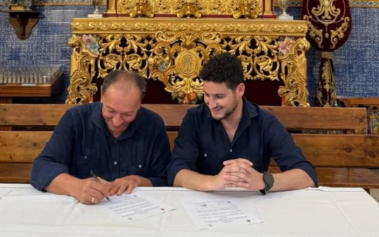 Firma del contrato entre ambas partes
