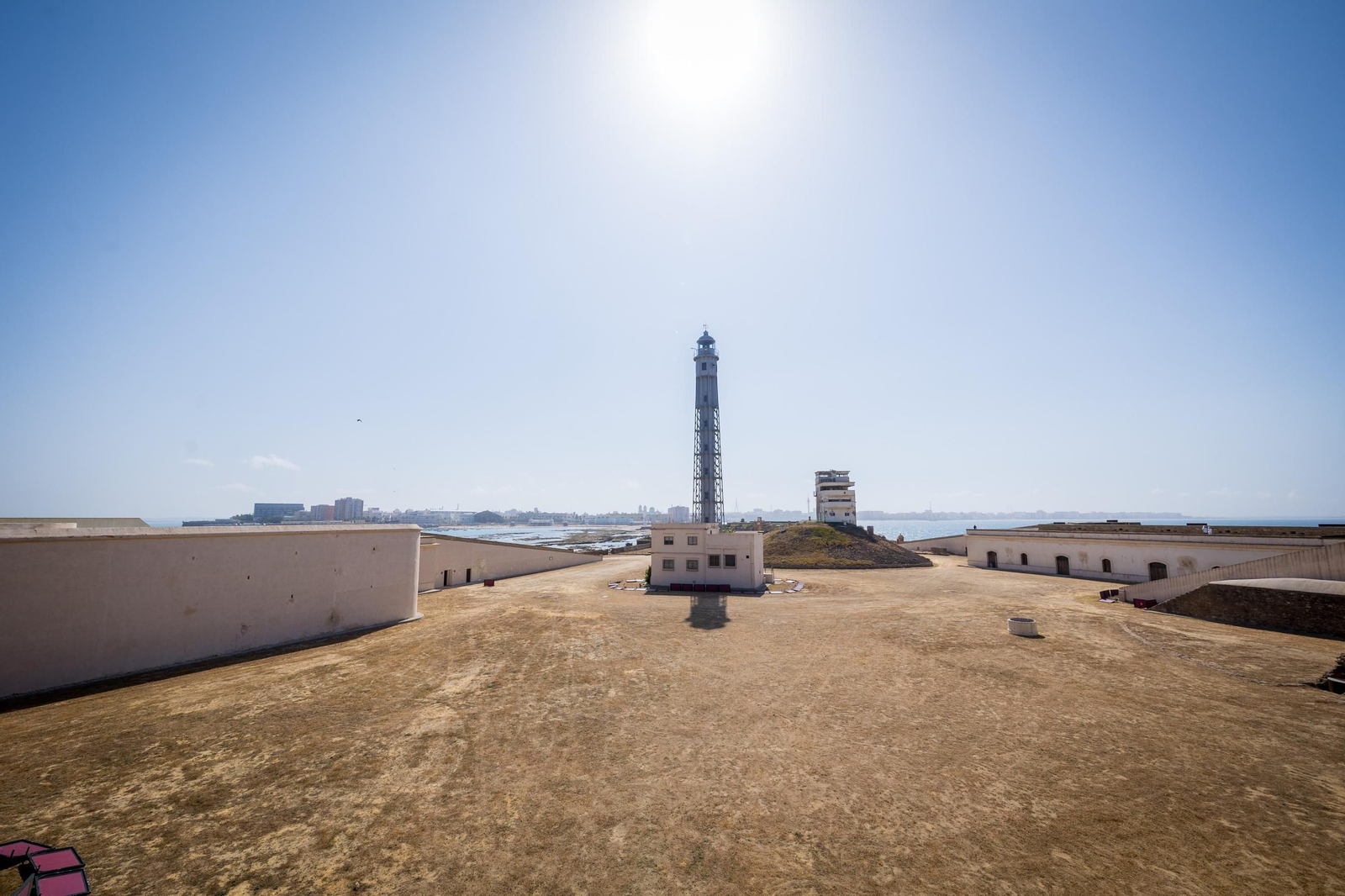 Imágenes del estado del castillo de San Sebastián de Cádiz