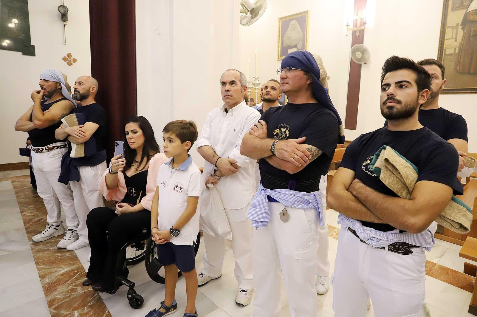 Imágenes de la procesión de la Virgen de la Amargura por las calles de Huelva