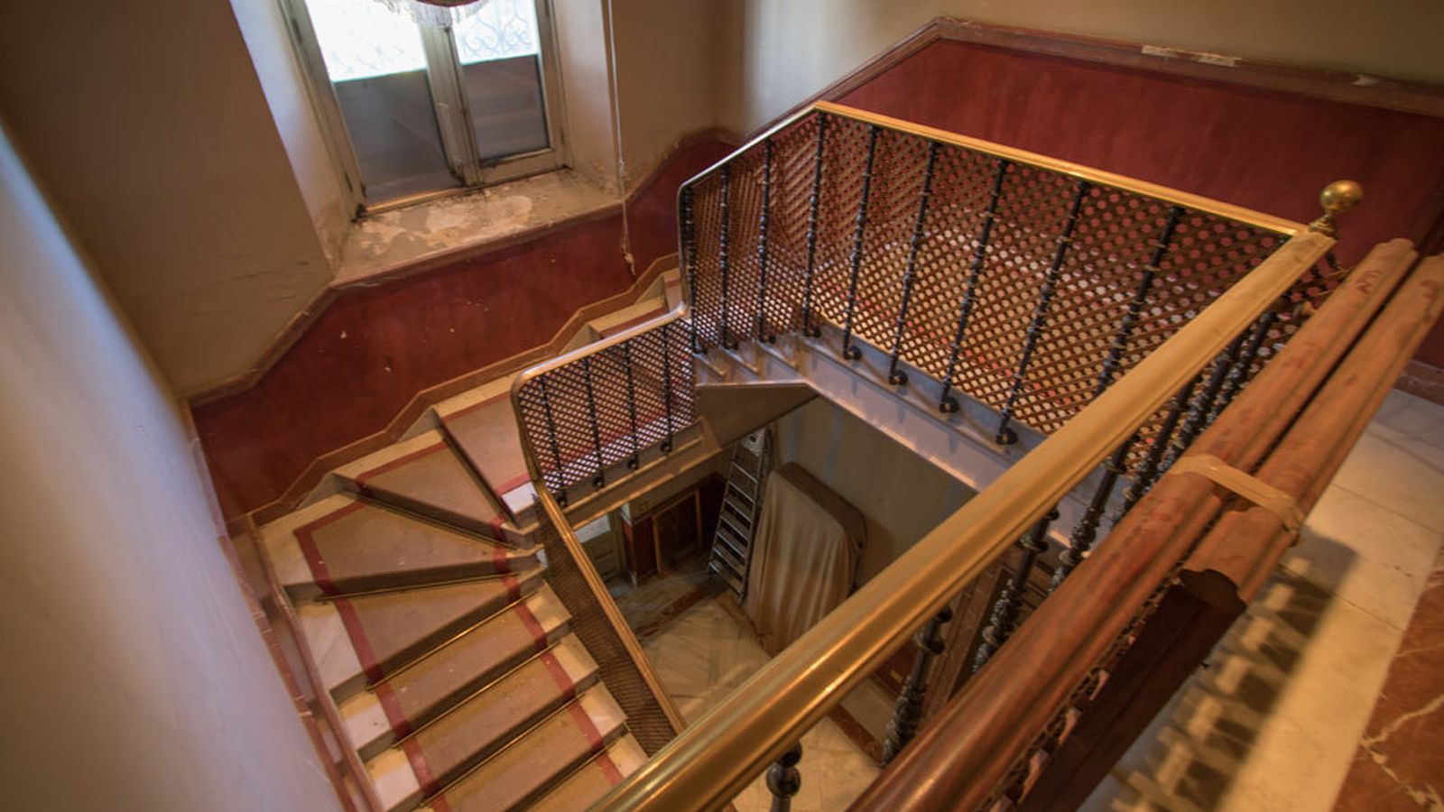 Escalera del palacete de la Palmera