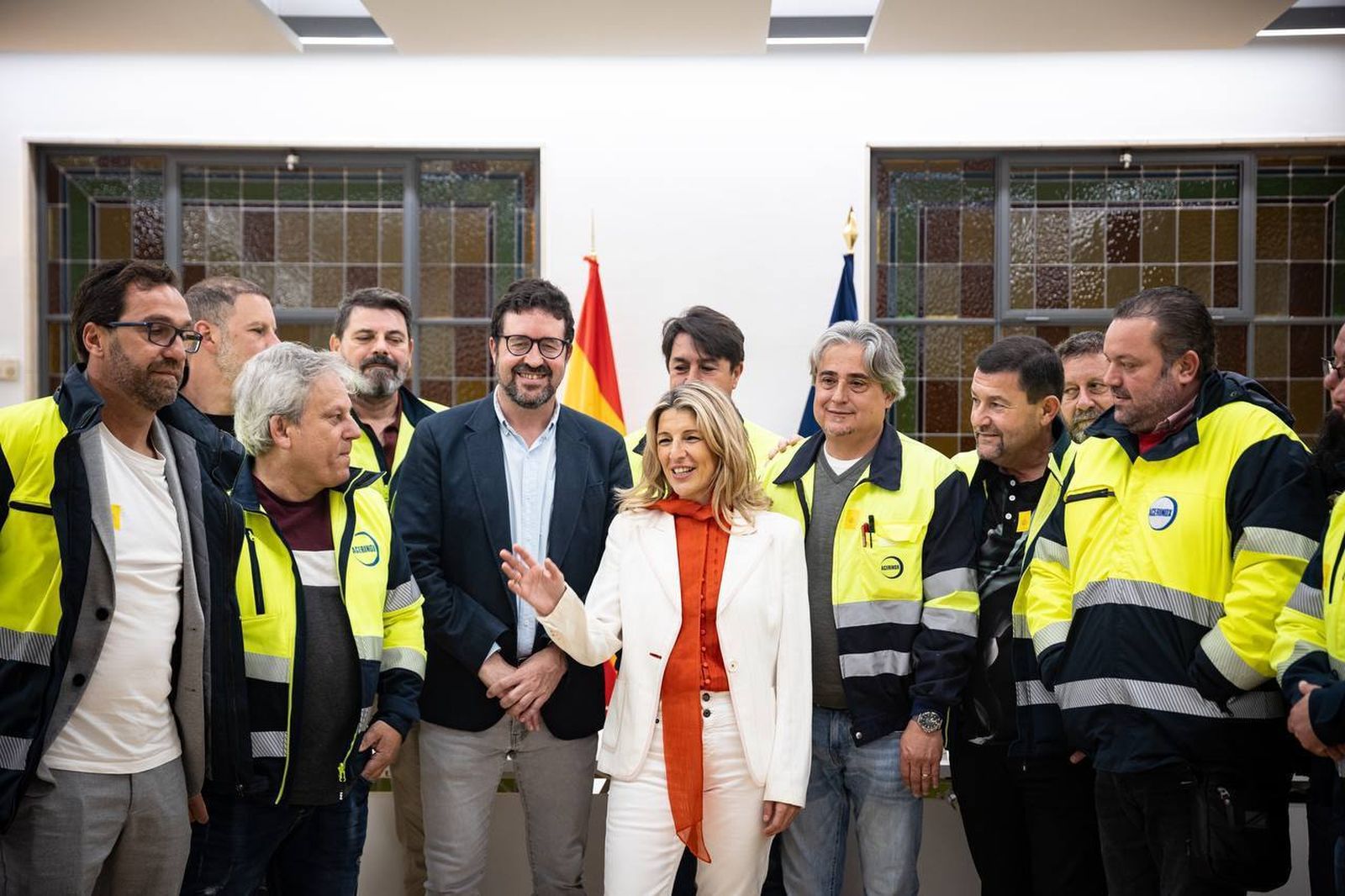 Las fotos de los trabajadores de Acerinox con la ministra de Trabajo, Yolanda Díaz
