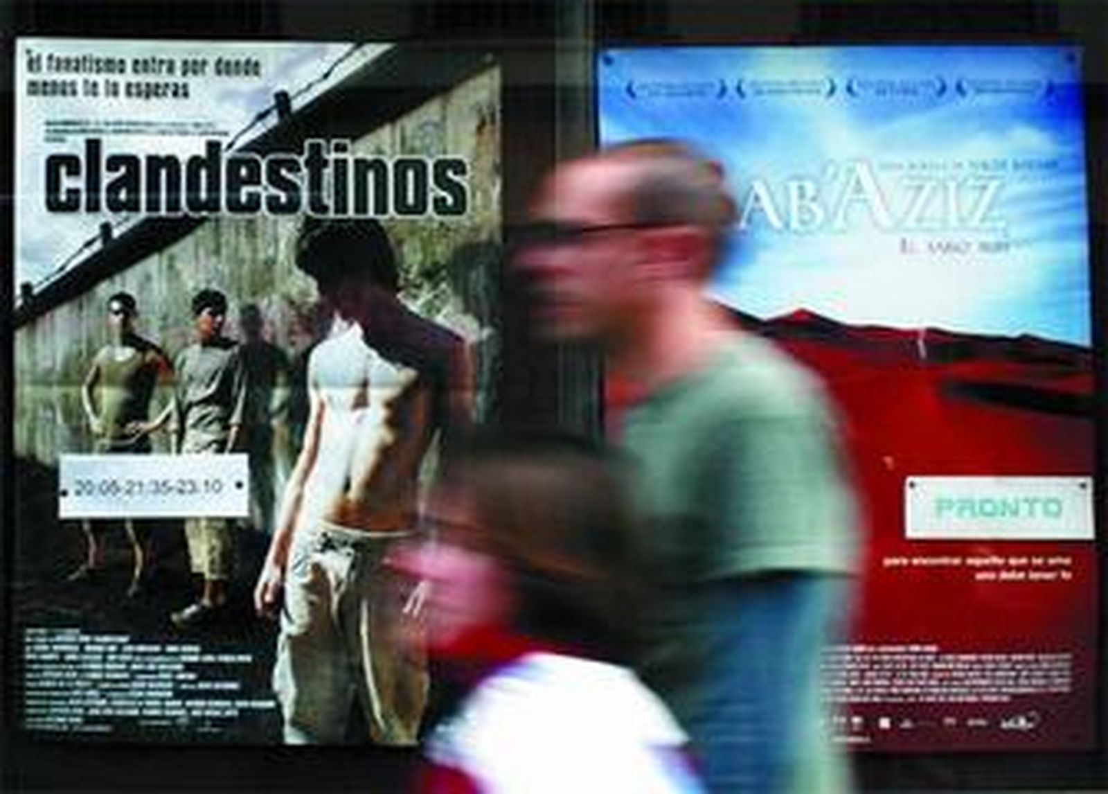 Cartel de 'Clandestinos', ayer, en el Albéniz Multicines, donde se exhibe.