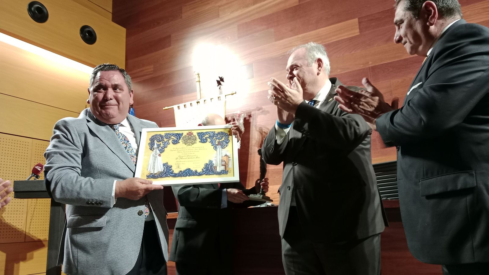 Manuel Infante Pino 'el Negro' recibe el título de Cargador Distinguido en San Fernando