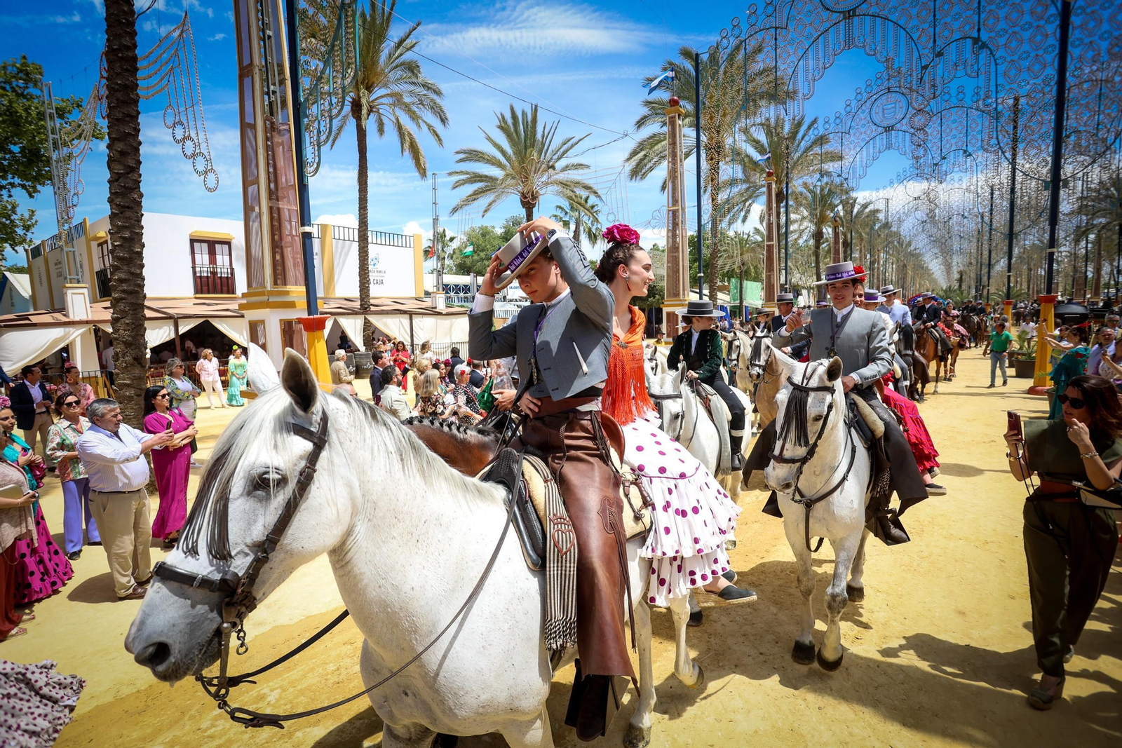 Imágenes de la Hermandad del Rocío en el Real de la Feria