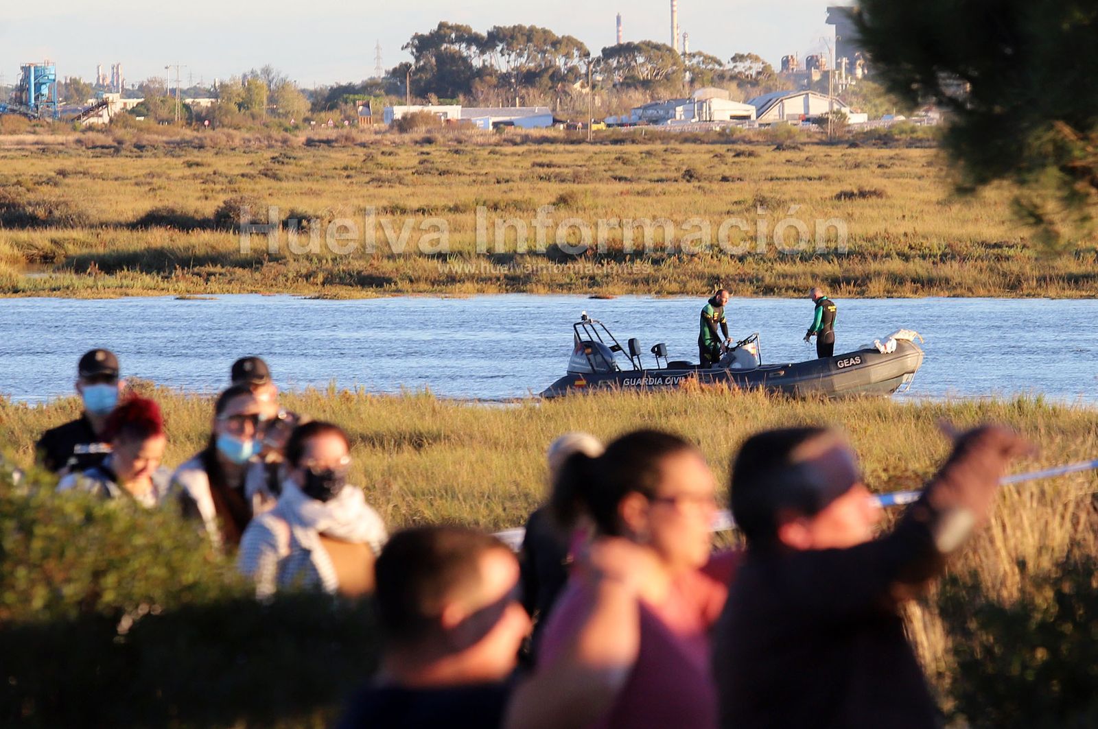 Encuentran los cuerpos de Enrique y Paqui en el acceso al espigón de Huelva, en imágenes