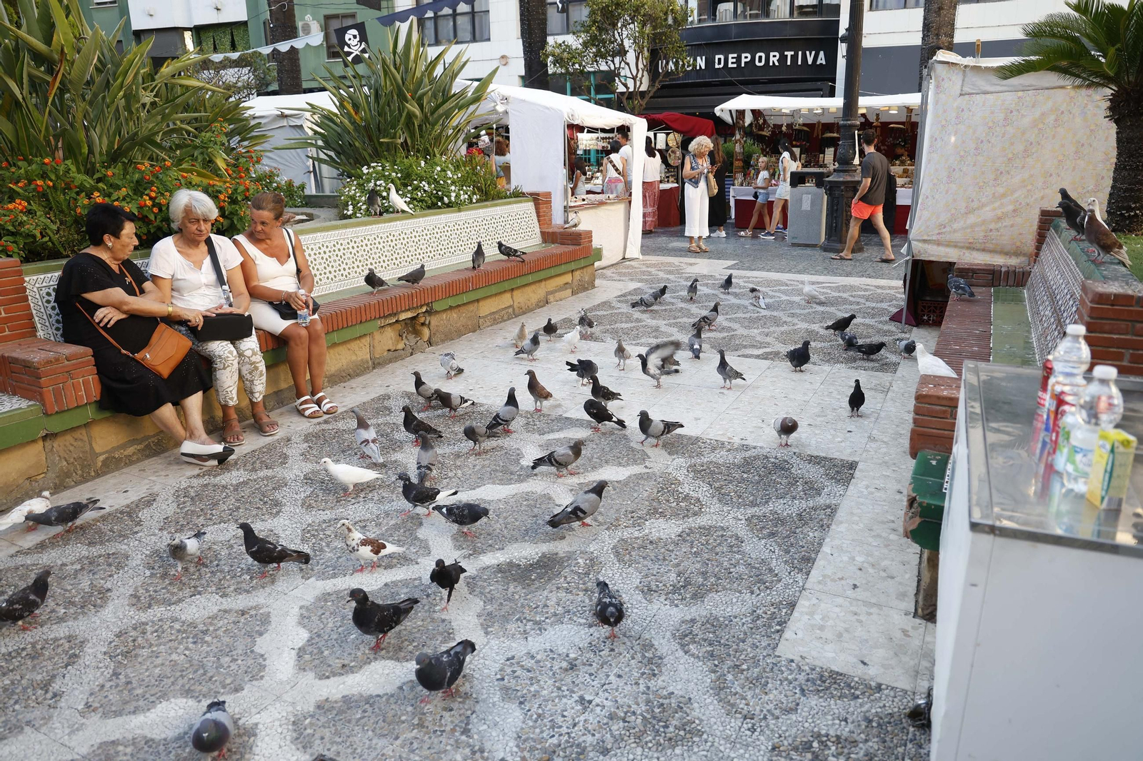 Las fotos del mercadillo pirata en La Línea