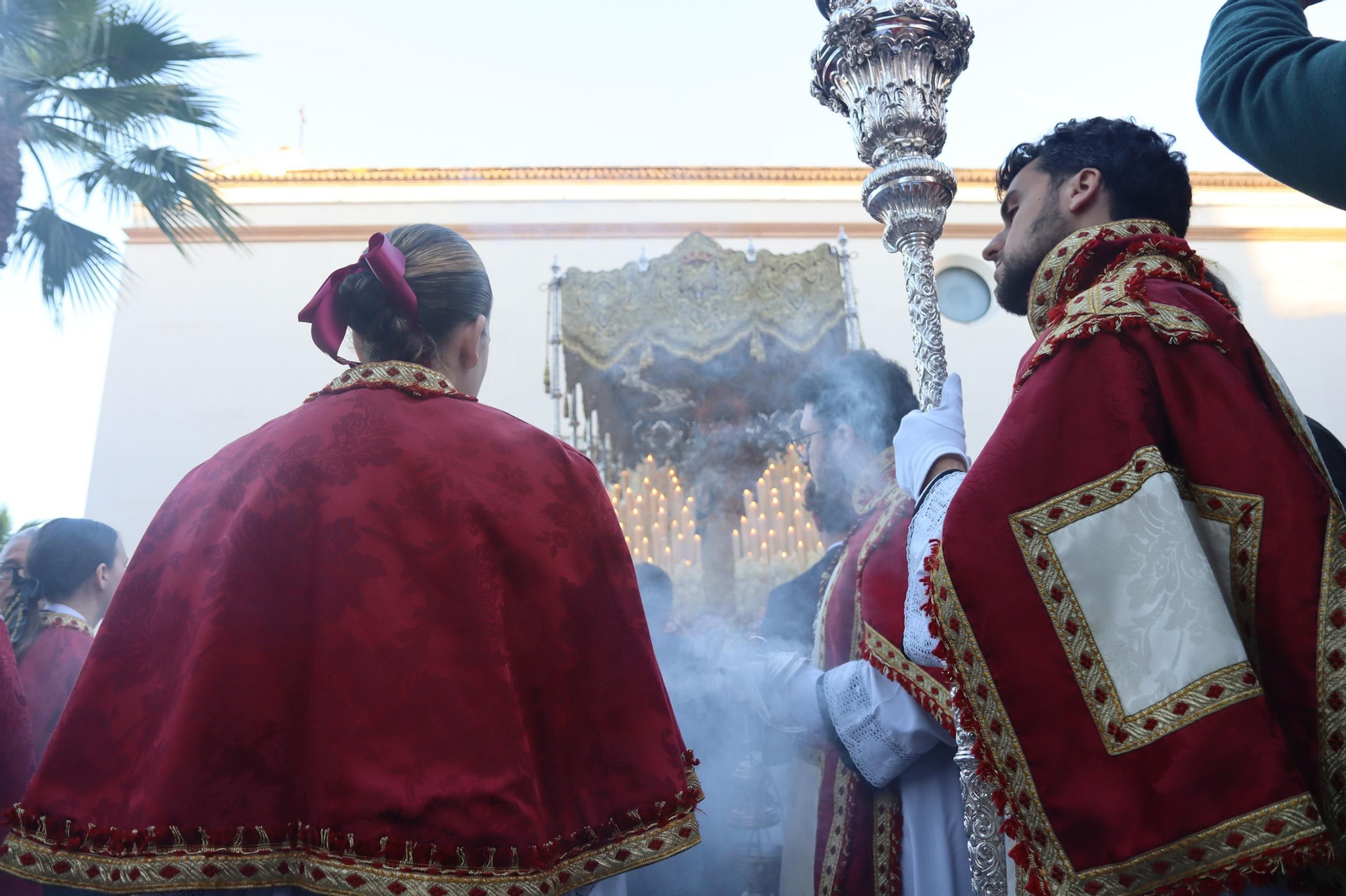 La salida de la hermandad de San Pablo desde el Santuario de los Gitanos