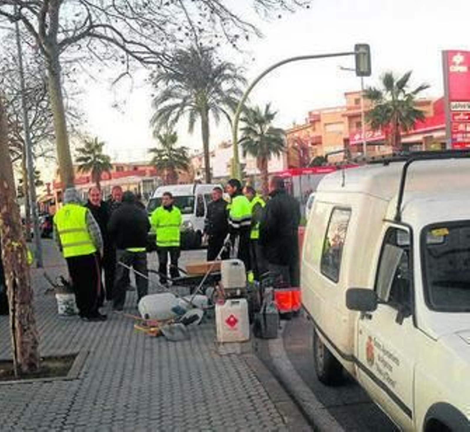 Imagen del alcalde supervisando las obras en El Saladillo.