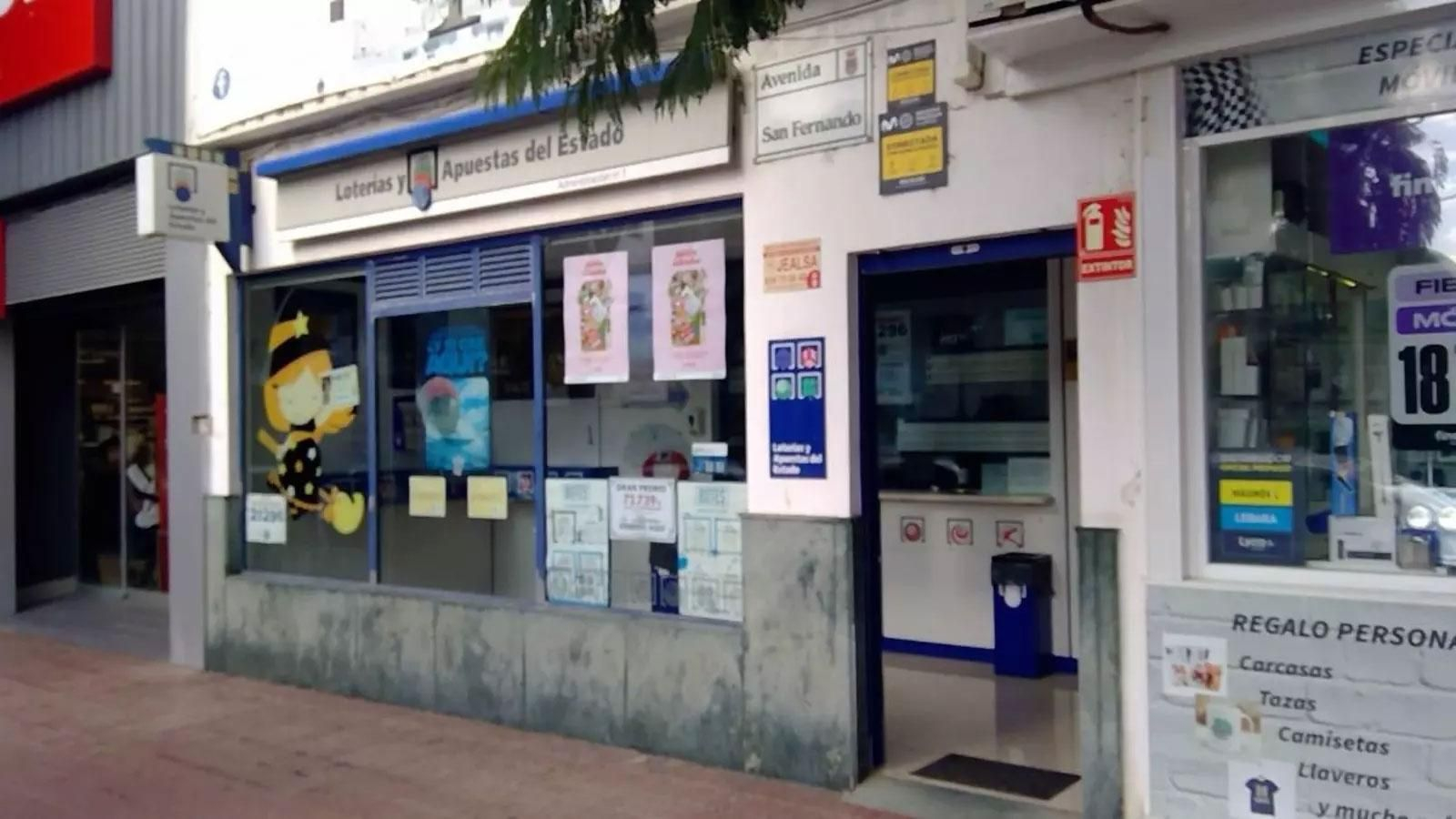 Adinistración de la avenida San Fernando de Rota donde se ha validado el código ganador del Millón de Euromillones.