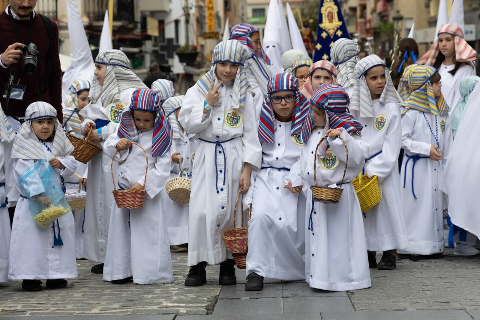 Los jiennenses se echan a la calle para presenciar la primera de las procesiones de la jornada: la Borriquilla (II)