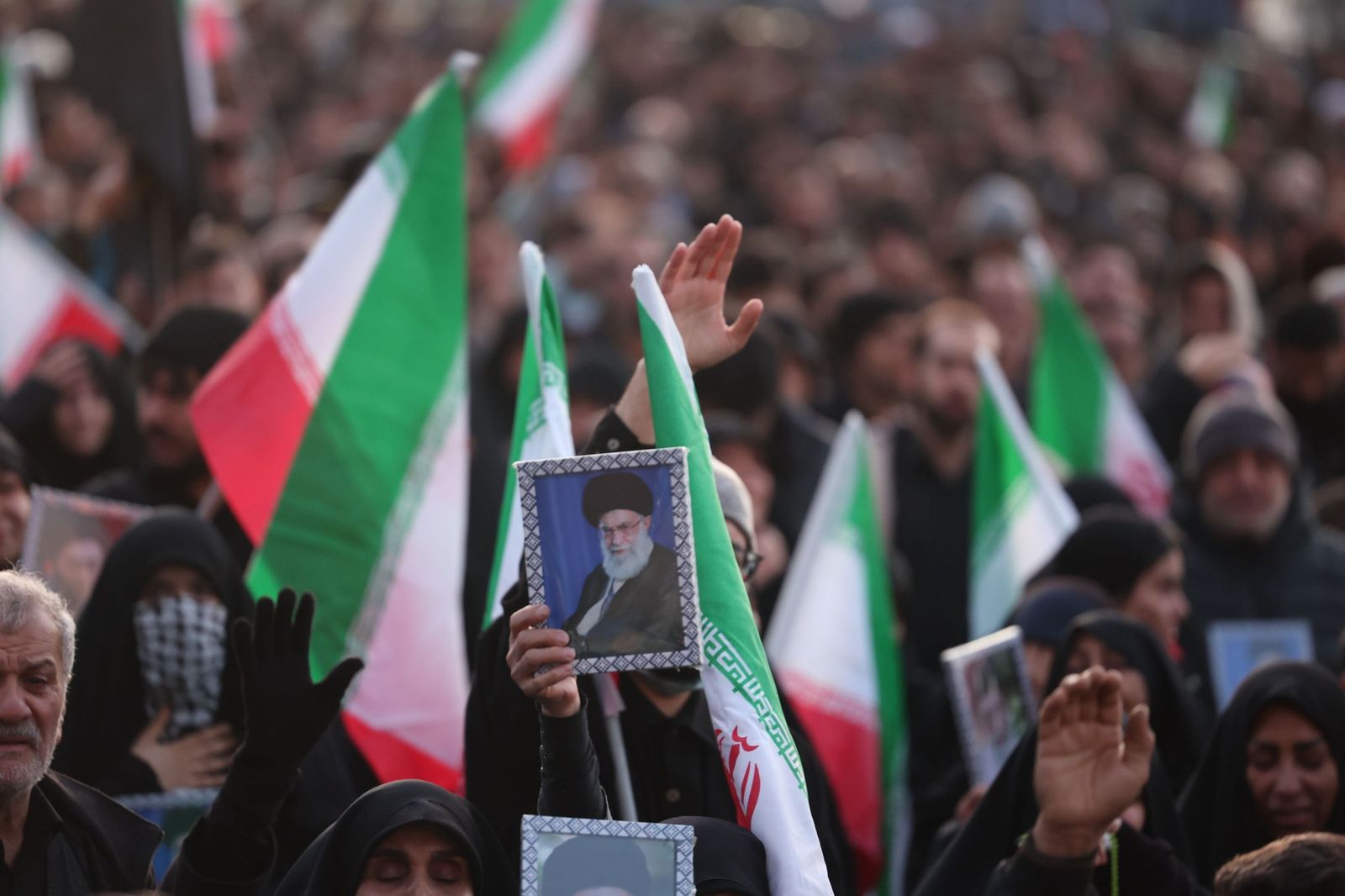 Protesta en Teherán tras la muerte de Ali Jamenei.