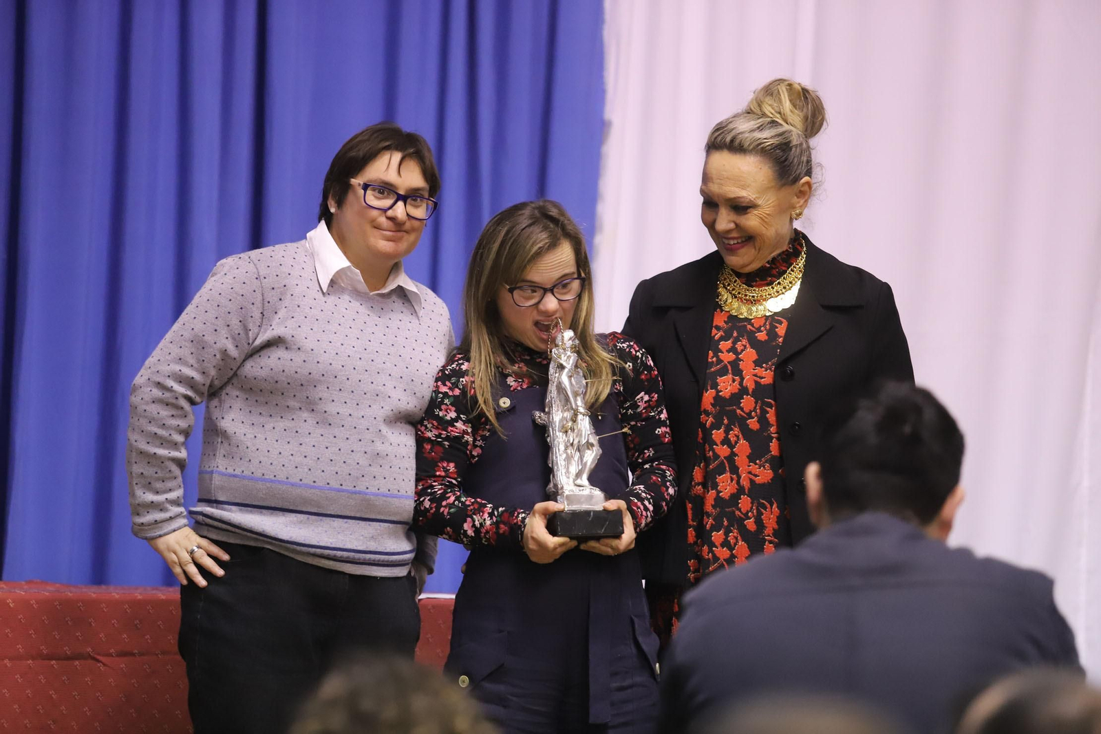 Imágenes de la convivencia con los antiguos vecinos de San Sebastián y la entrega a homenajeados con recuerdos del acto.