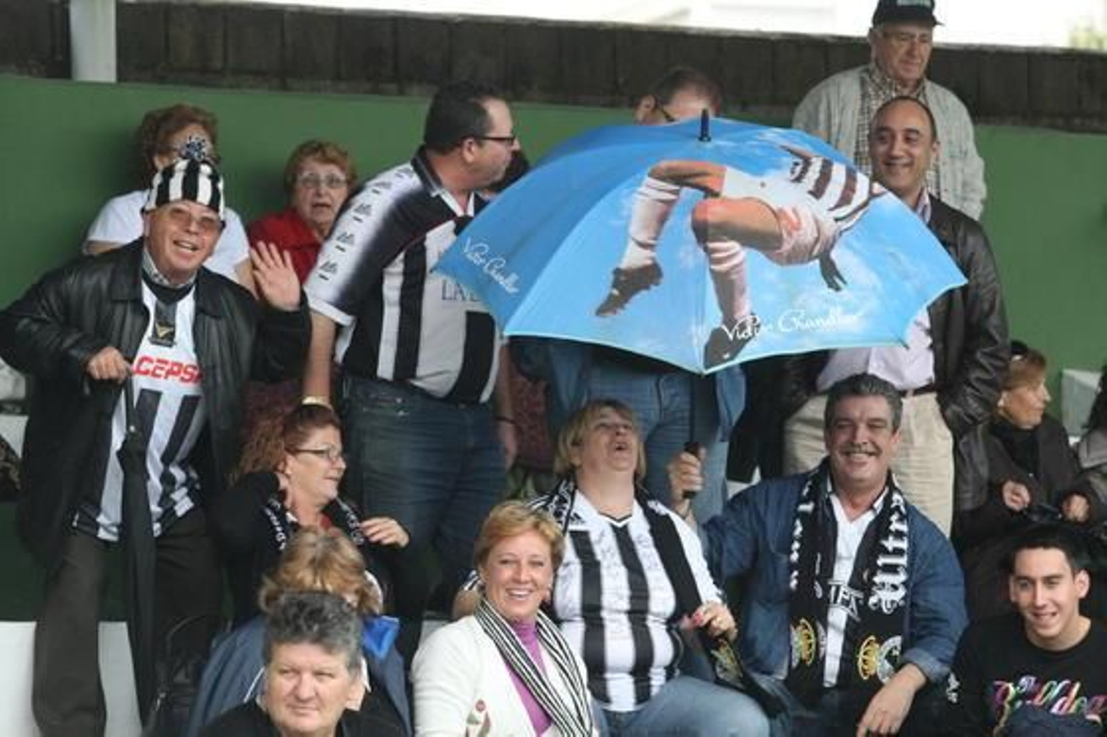 Los linenses empatan sin goles en Puerto Real y celebran el título de campeón de Liga.

Foto: Paco Guerrero