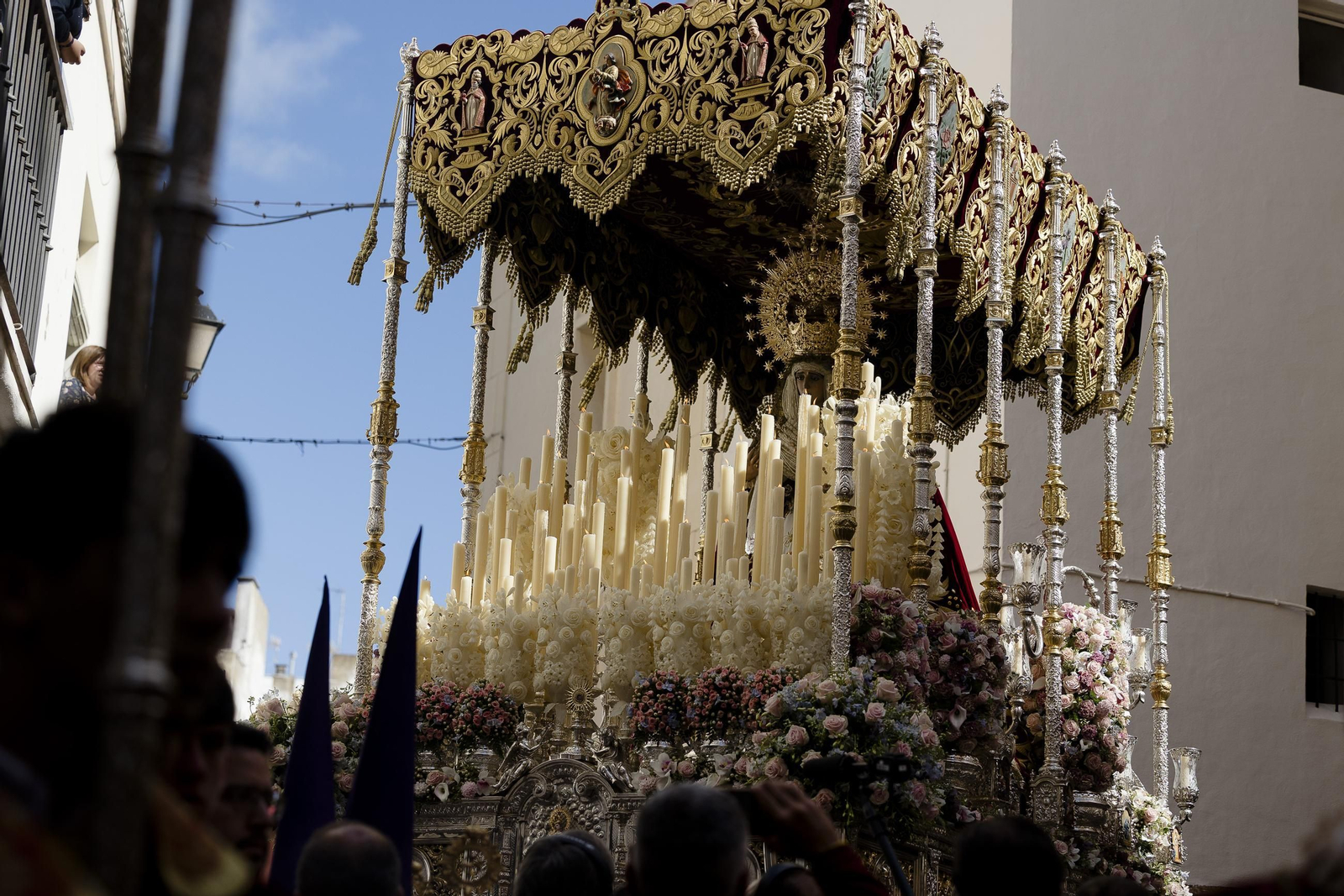 Imágenes de la salida de Sentencia en la Semana Santa de Cádiz 2025