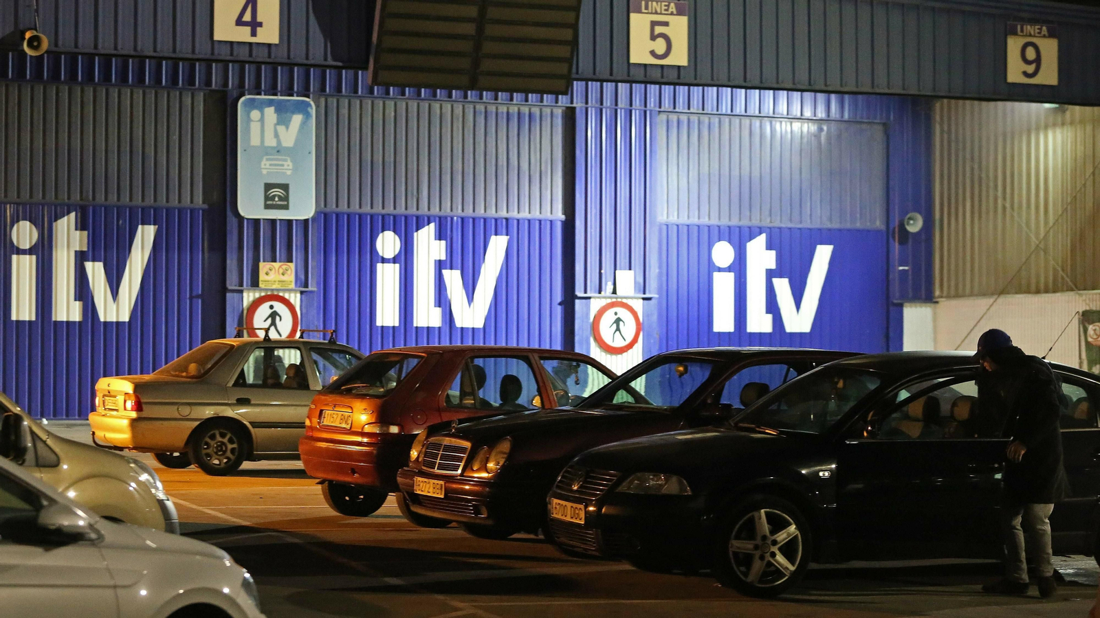Colas en la ITV de Algeciras