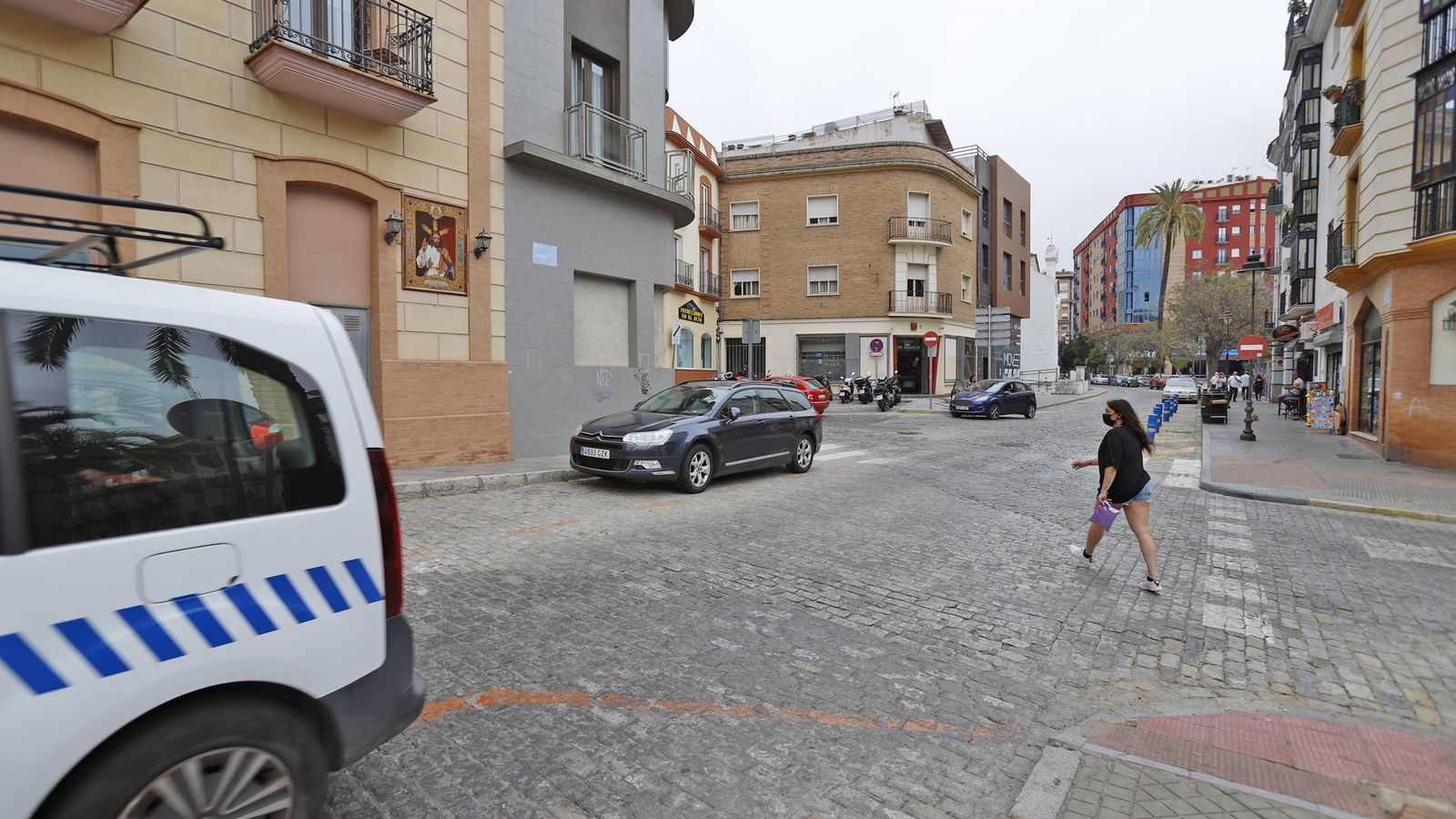 Como primera medida piden que se pinten pasos de peatones de los que carece.