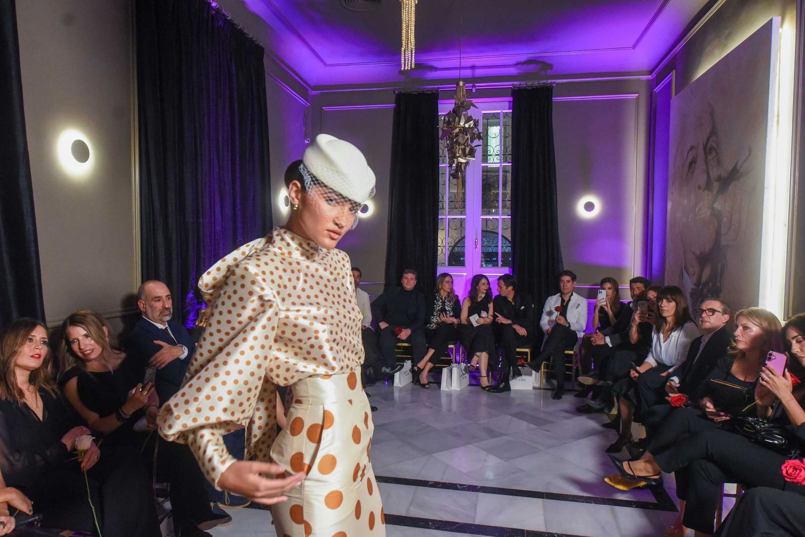 Desfile de Andrew Pocrid en La Casa de Manolete Bistró