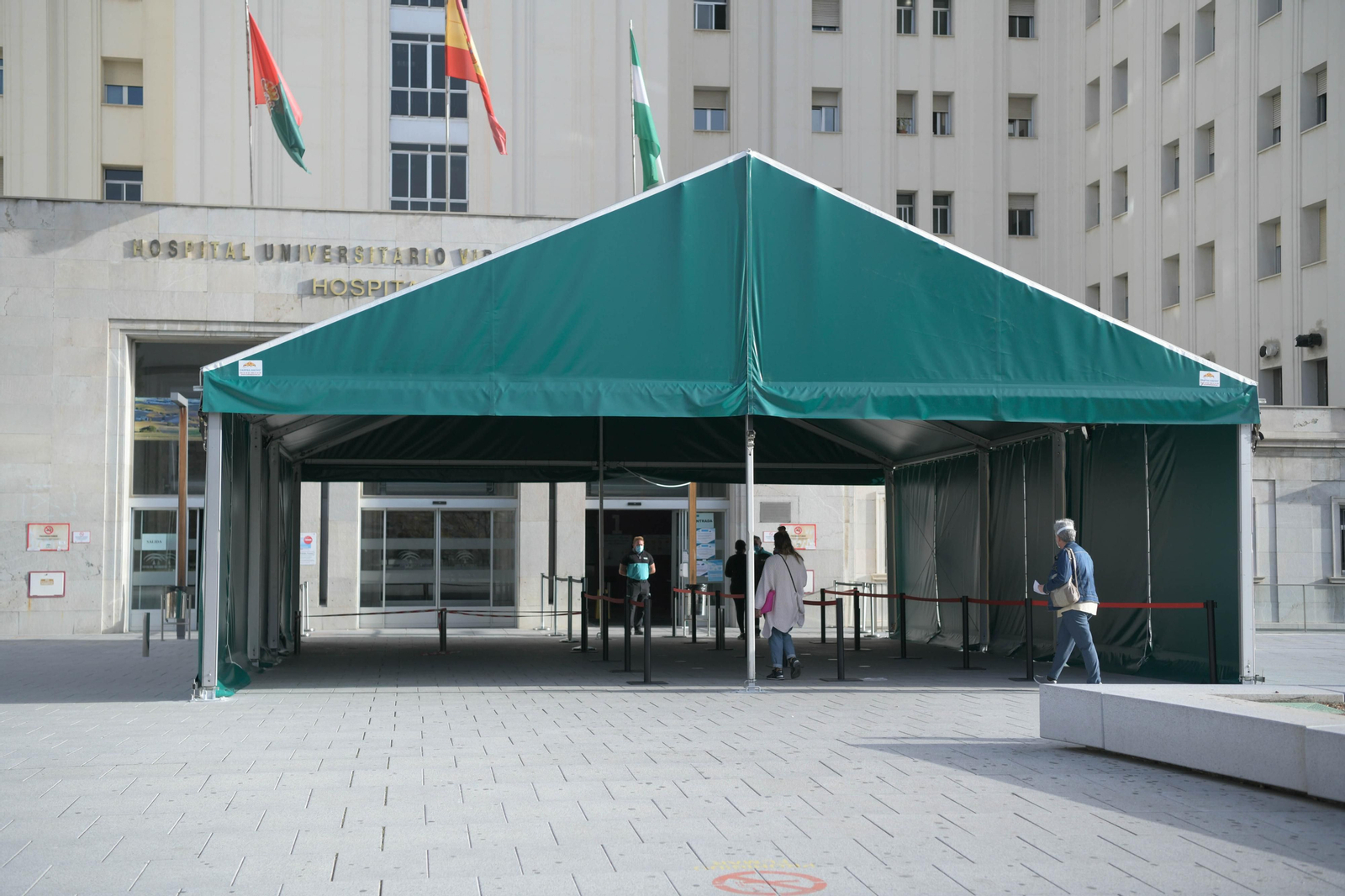 Los ingresos en UCI siguen subiendo en Granada: 114 pacientes Covid necesitan cuidados intensivos