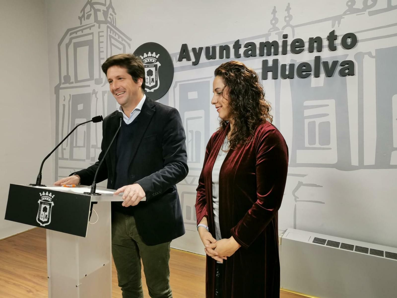 Los ediles de Cs Guillermo García Longoria y Noelia Álvarez, en el Ayuntamiento.