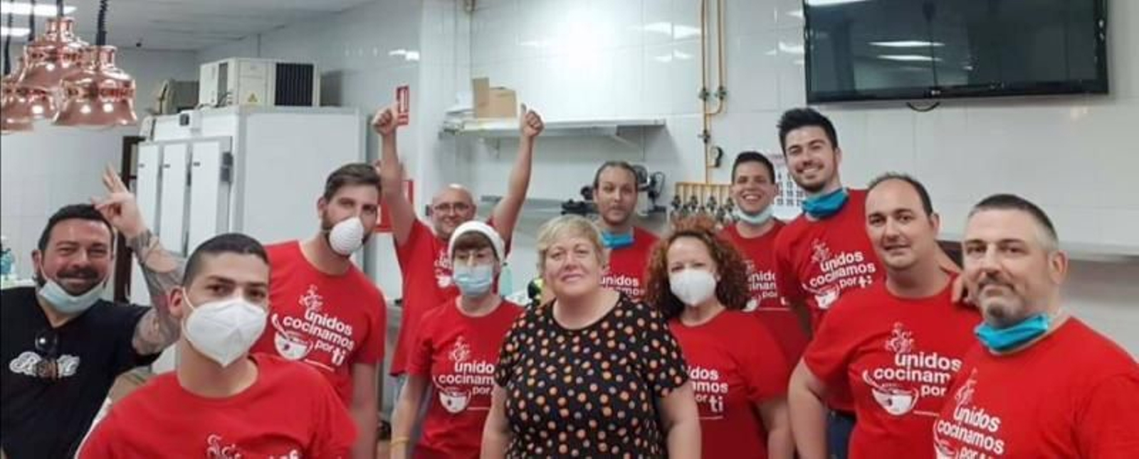 Imagen de parte de los artífices de 'Unidos cocinamos por ti' difundida por La Unión