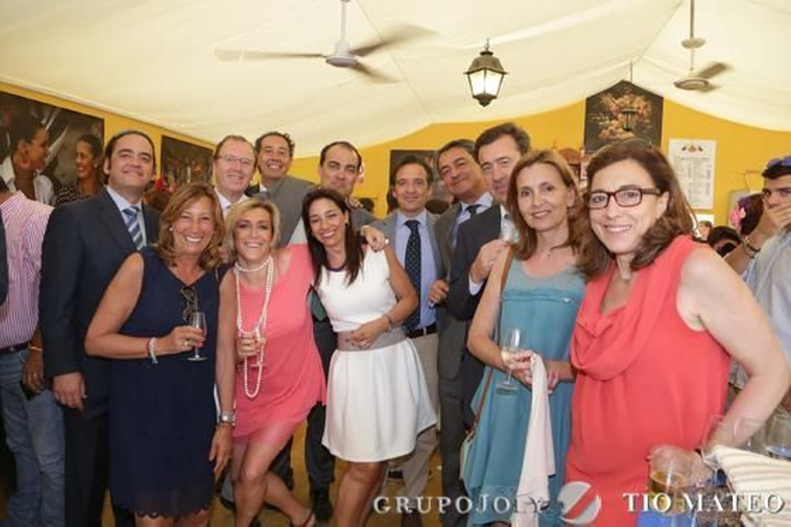 David Fernández, con un grupo de empresarios de Salamanca, pertenecientes al Grupo OHL, y representantes de la Cámara de Comercio y la Confederación de Empresarios.

Foto: Vanesa Lobo