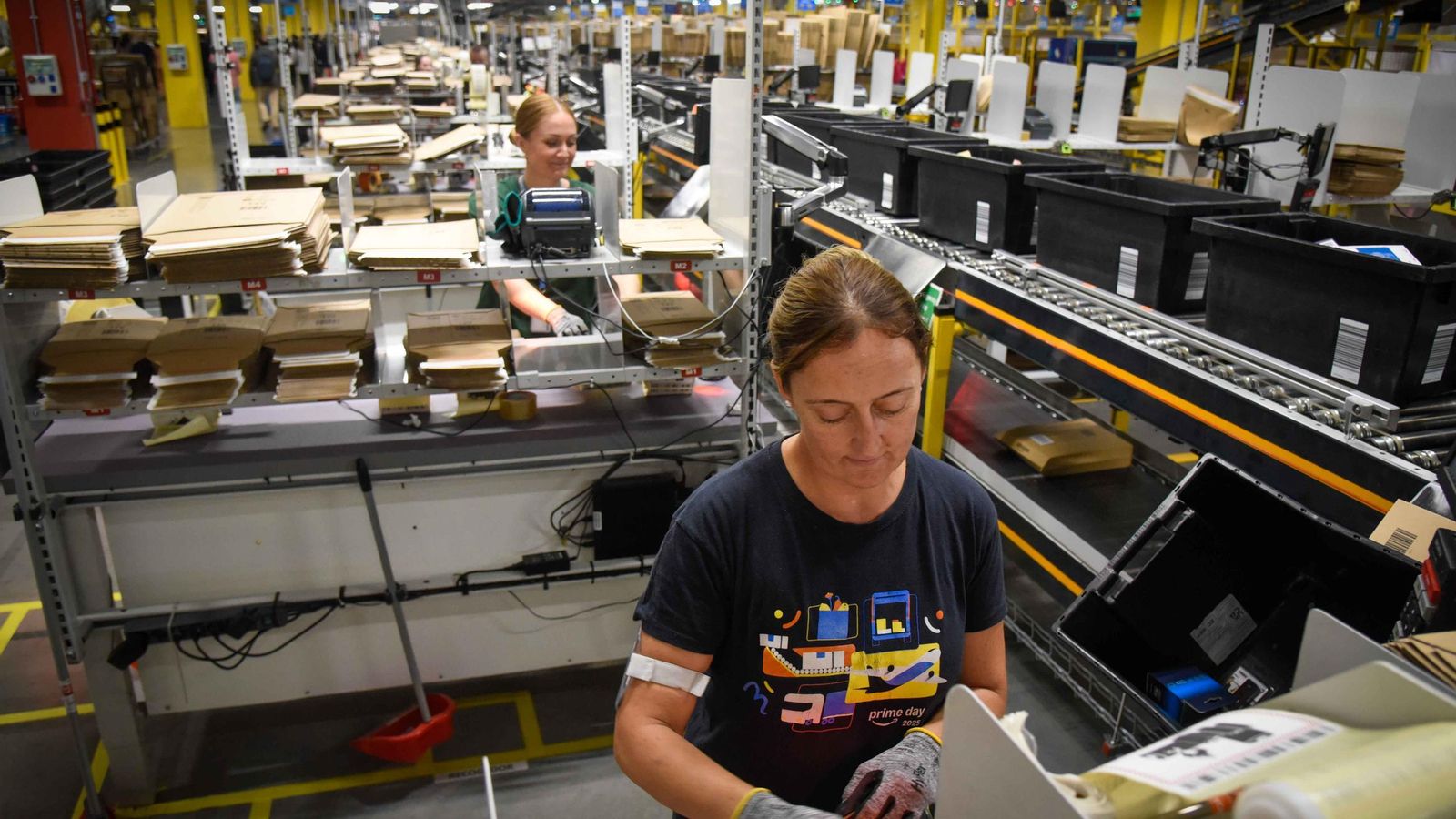 Quinto aniversario del centro de Amazon en Dos Hermanas