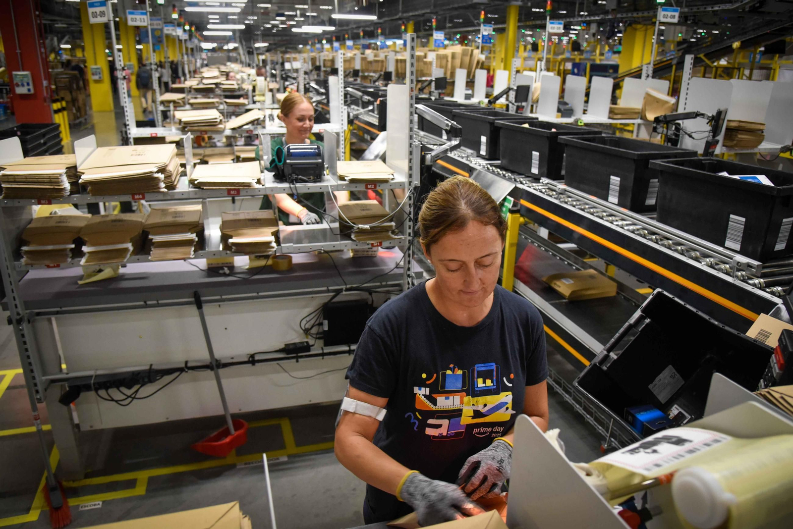 Quinto aniversario del centro de Amazon en Dos Hermanas