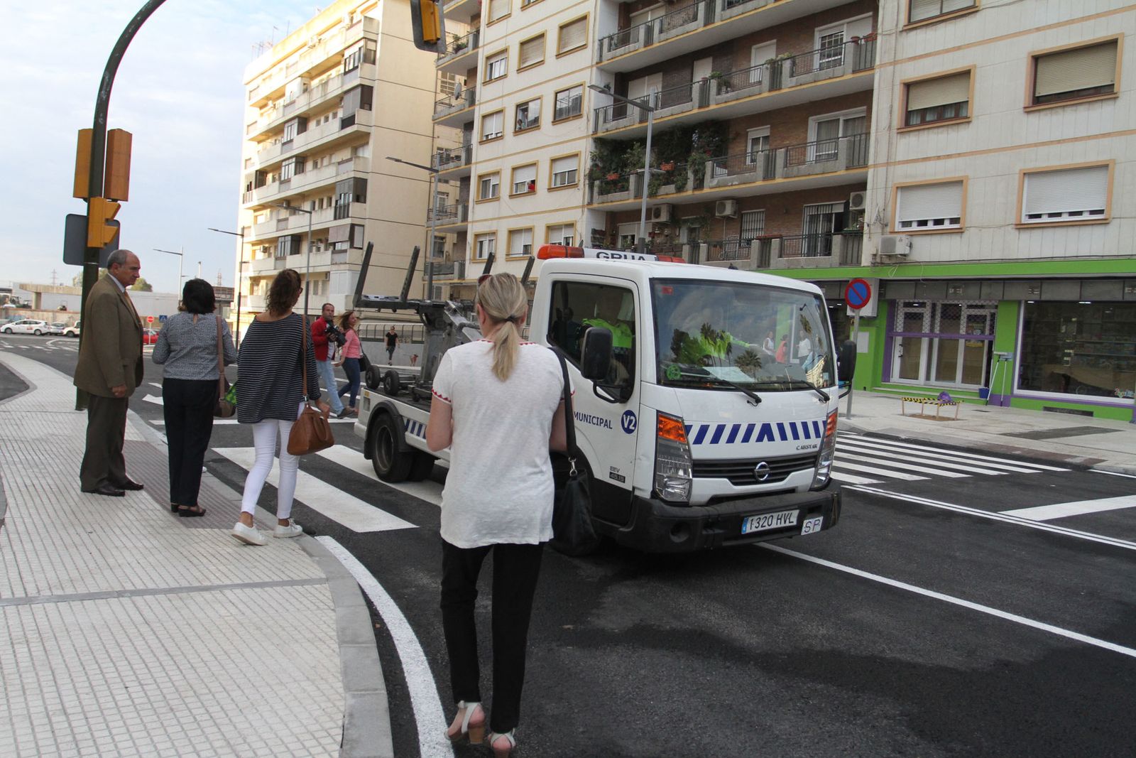 Reapertura de la Avenida de Cádiz al tráfico.
