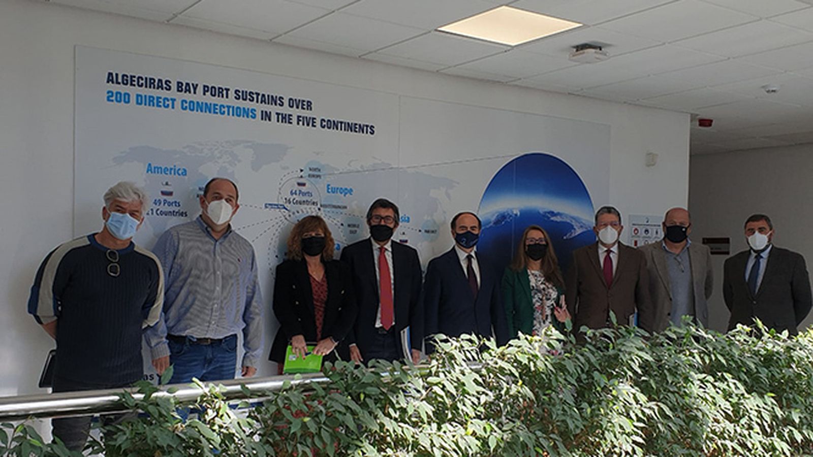 Representantes del comité de empresa de la APBA, junto al presidente de Puertos del Estado.