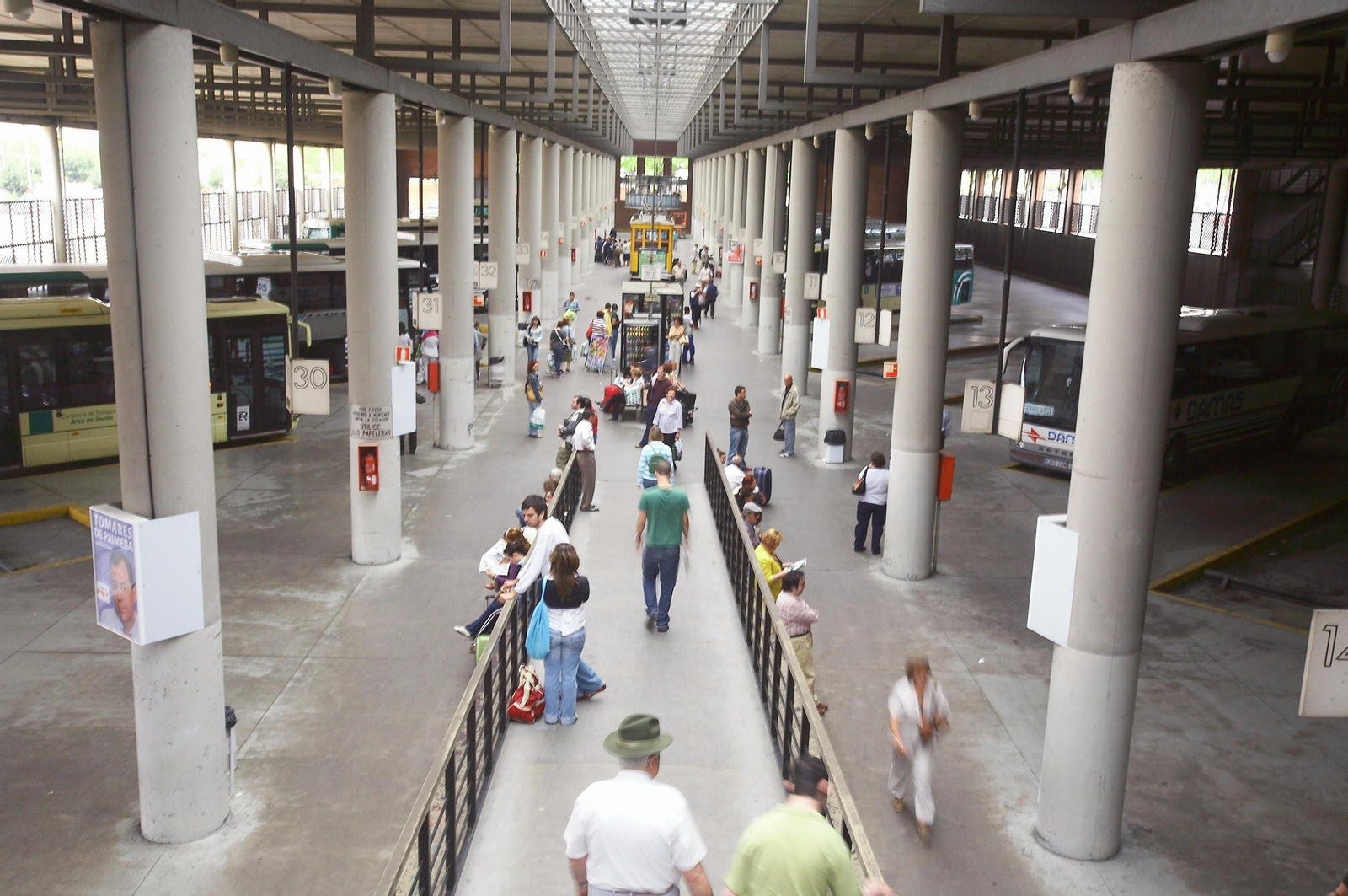 La Estación de Plaza de Armas es el lugar de donde saldrán 120 autobuses para el Rocío la próxima semana.