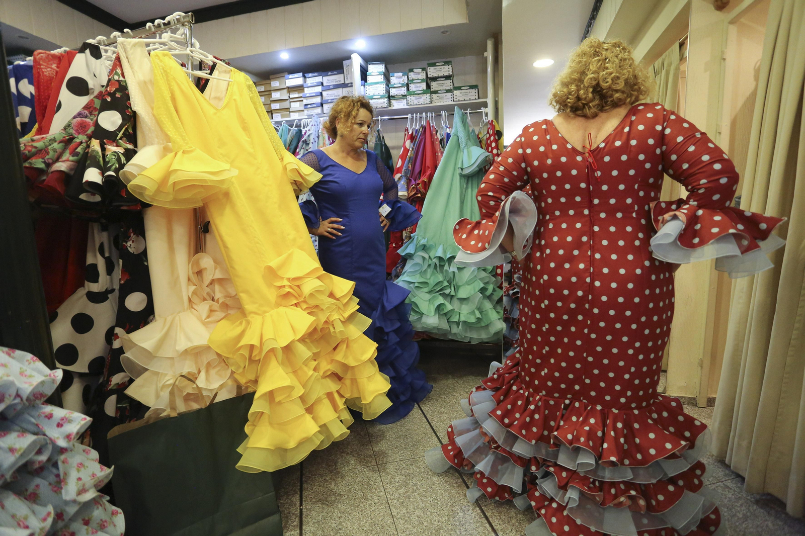 Las tendencias en trajes de flamenca para ir a la Feria de Málaga, en fotos