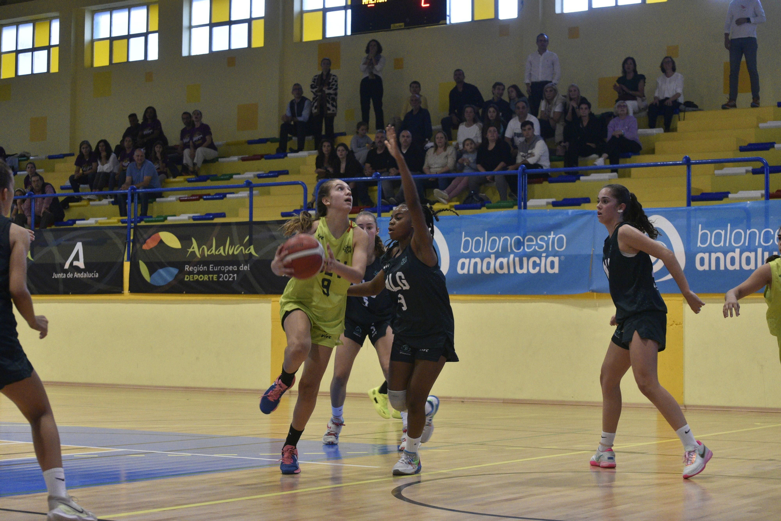 La primera jornada del Andaluz infantil femenino de baloncesto en La Línea