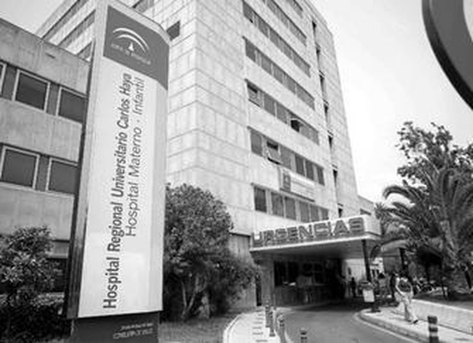 El Carlos Haya es el hospital de la provincia que más urgencias ve al año y el centro en el que cada facultativo debe atender a más pacientes.