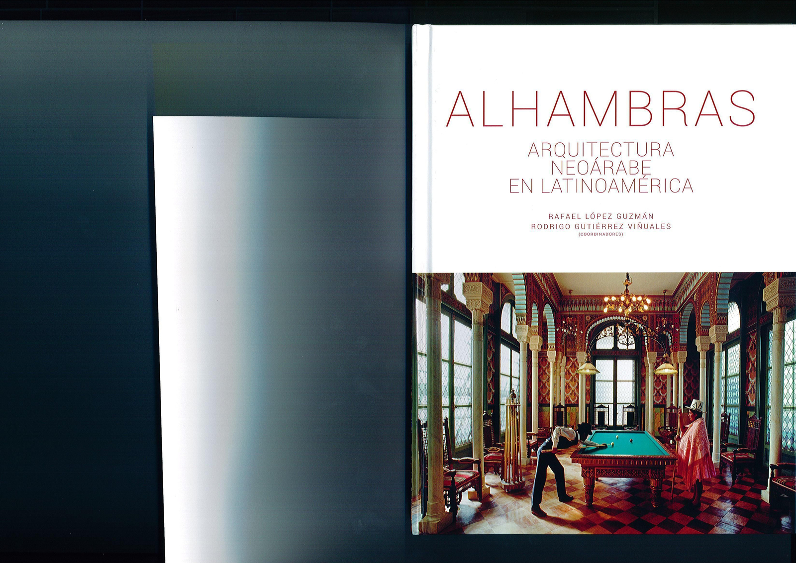 1. Palacio Portales de Cochabamba (Bolivia). 2. Plaza de toros en Uruguay. 3. Jerónimo Páez con Reynaldo Fernández Manzano, los coordinadores del libro y María Jesús Almazor. 4. Torre del Reloj de Guayaquil (Ecuador). 5. Club Español de Iquique (Chile). 6. Residencia Lebrón Morales en Santo Domingo (República Dominicana).  7. Palacio de las Ursulinas (1914) y Cine Universal en la capital cubana, La Habana.