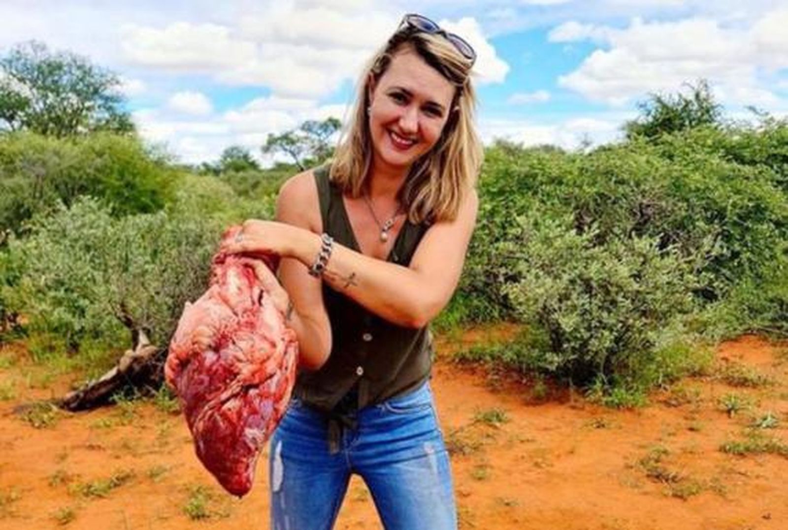 La cazadora con el corazón en sus manos
