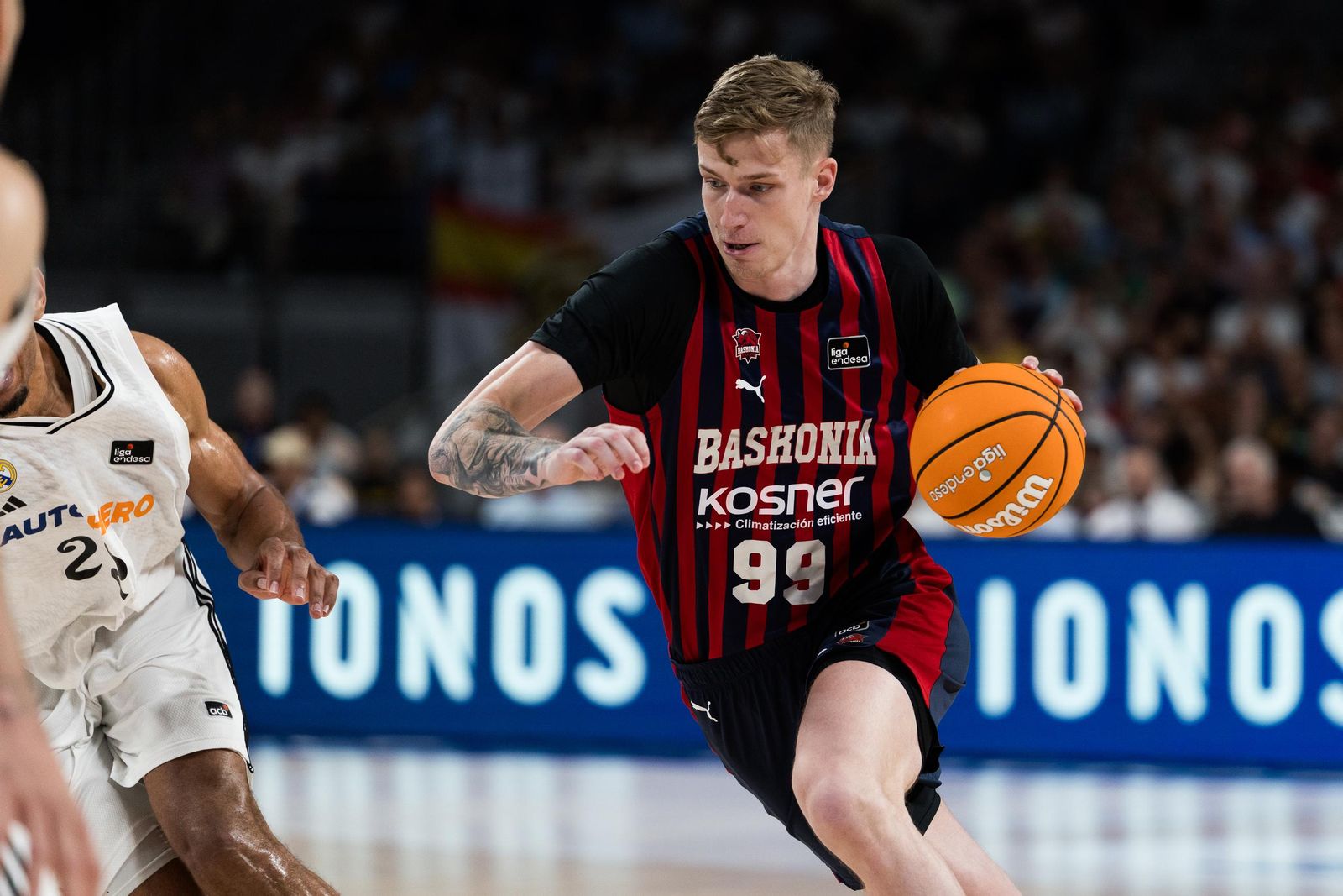 El Real Madrid sufre pero gana al Baskonia (82-76)