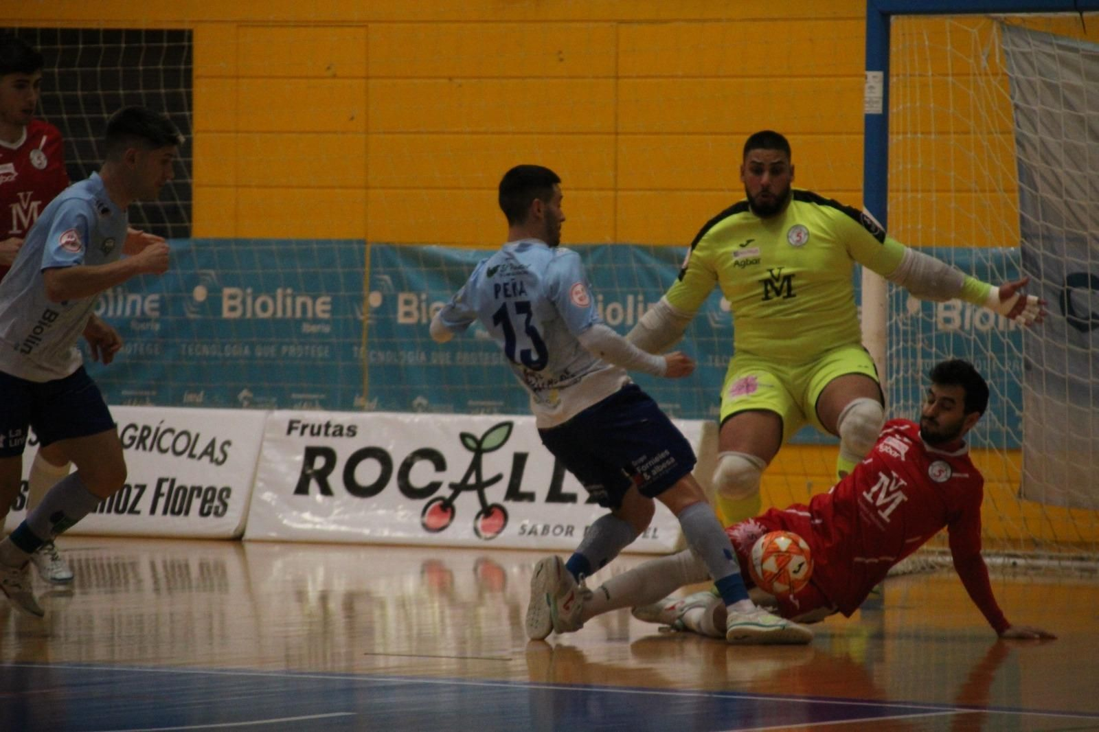 Peña ejecuta un disparo contra el Sala 5 Martorell en el último encuentro disputado por los celestes.