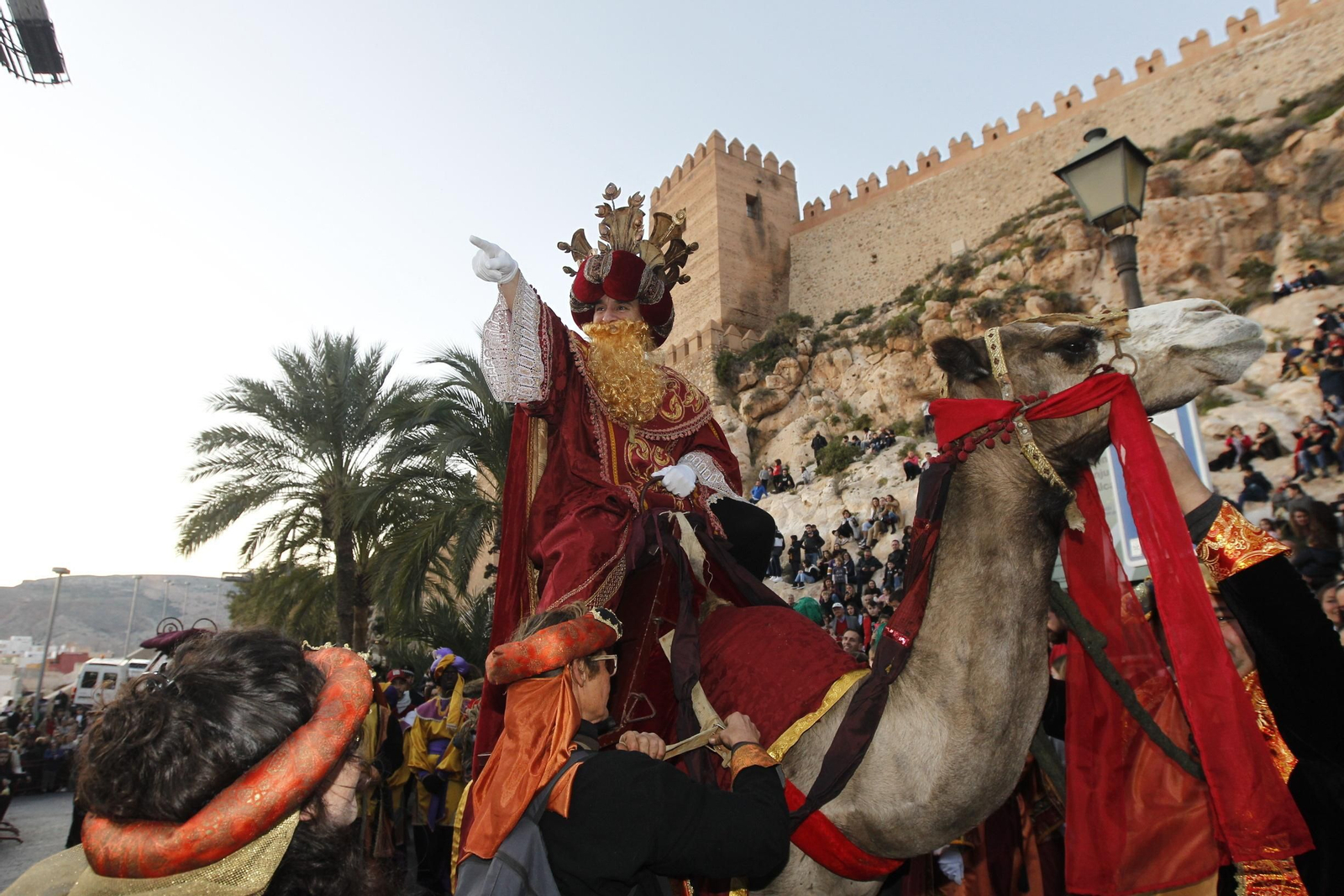Gaspar junto a la Alcazaba de Almería.