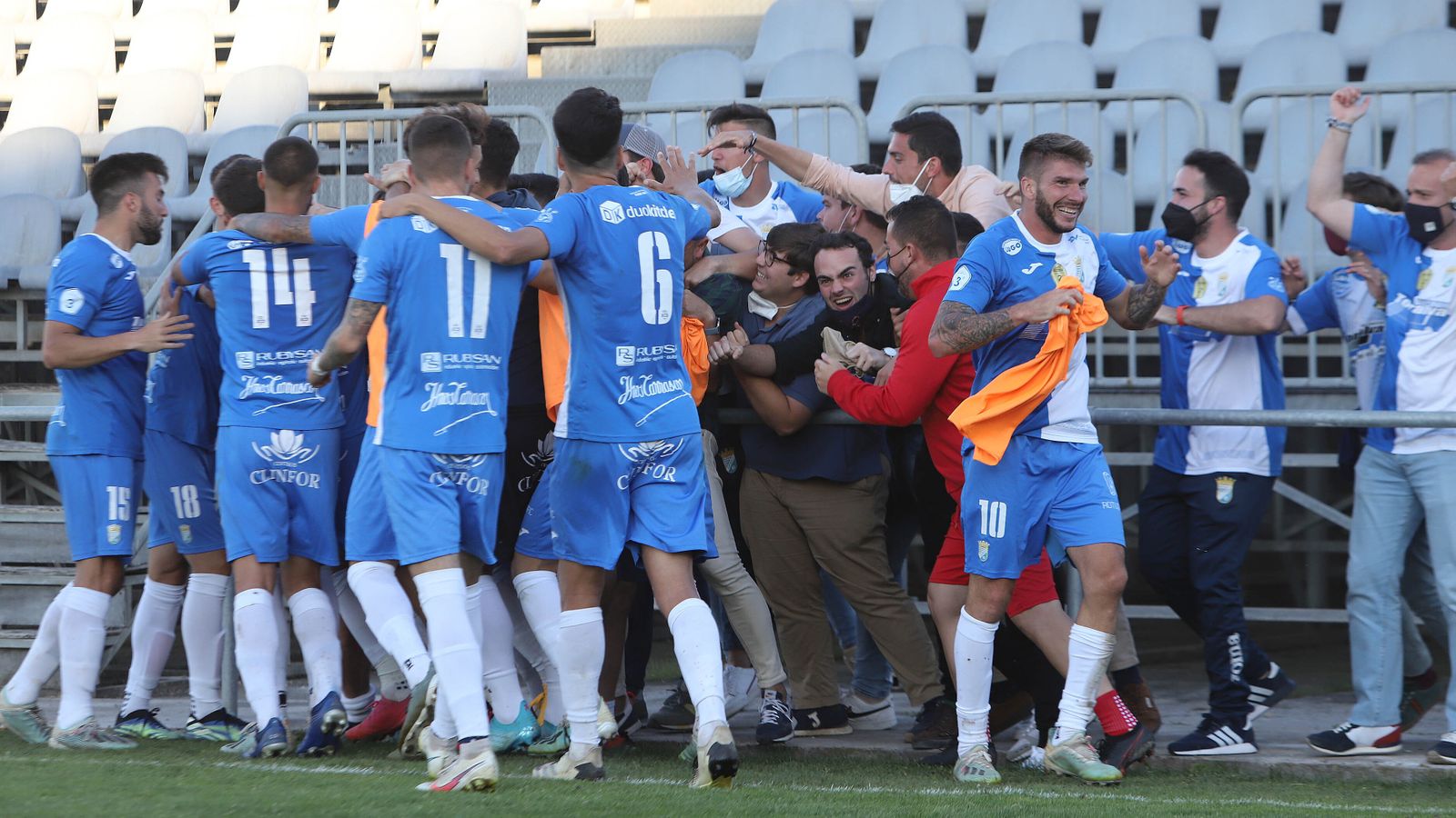 Imágenes del Xerez CD contra el Puente Genil en la Juventud
