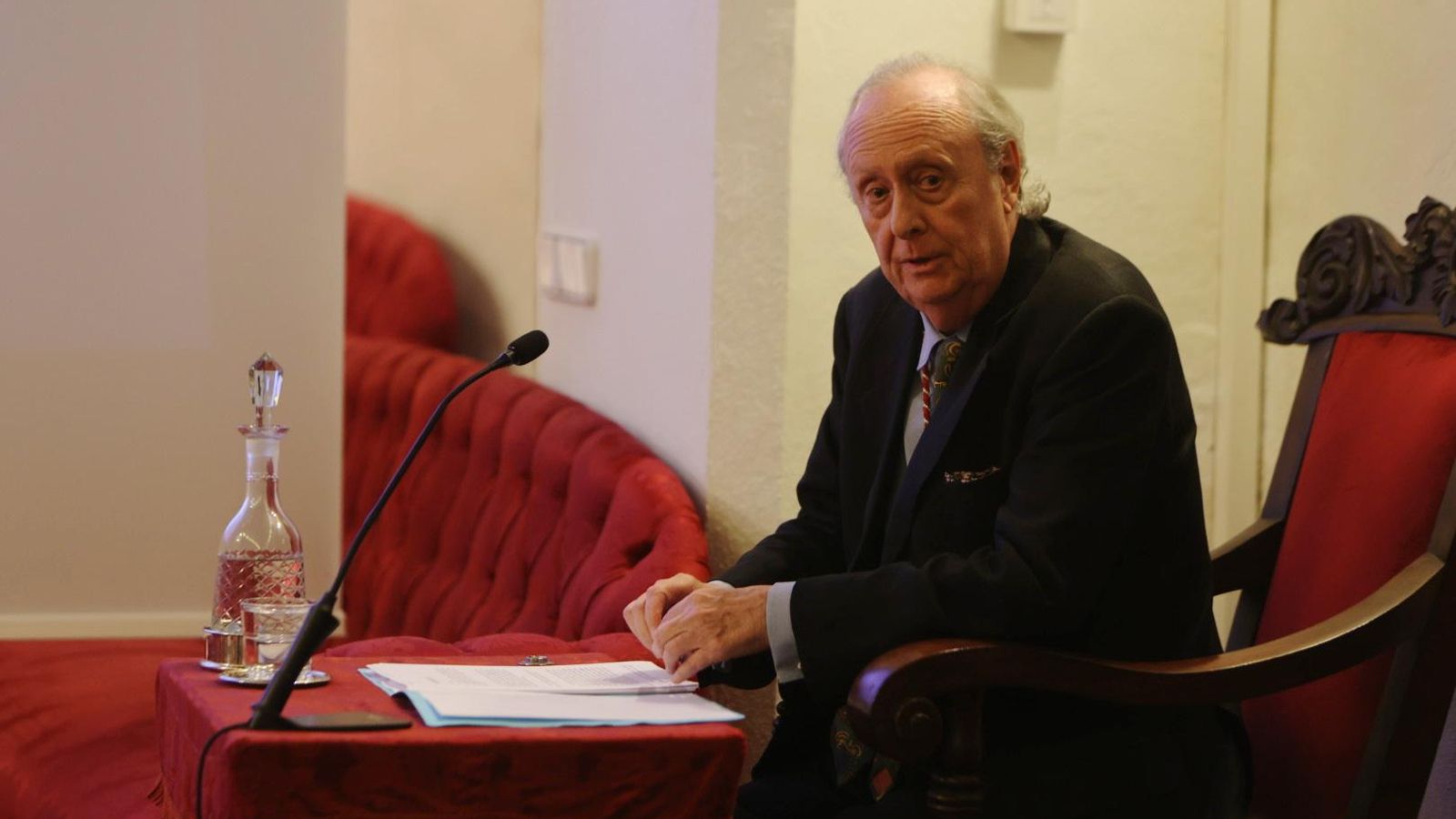 El Duque de Segorbe poco antes de su discurso inaugural en Buenas Letras.