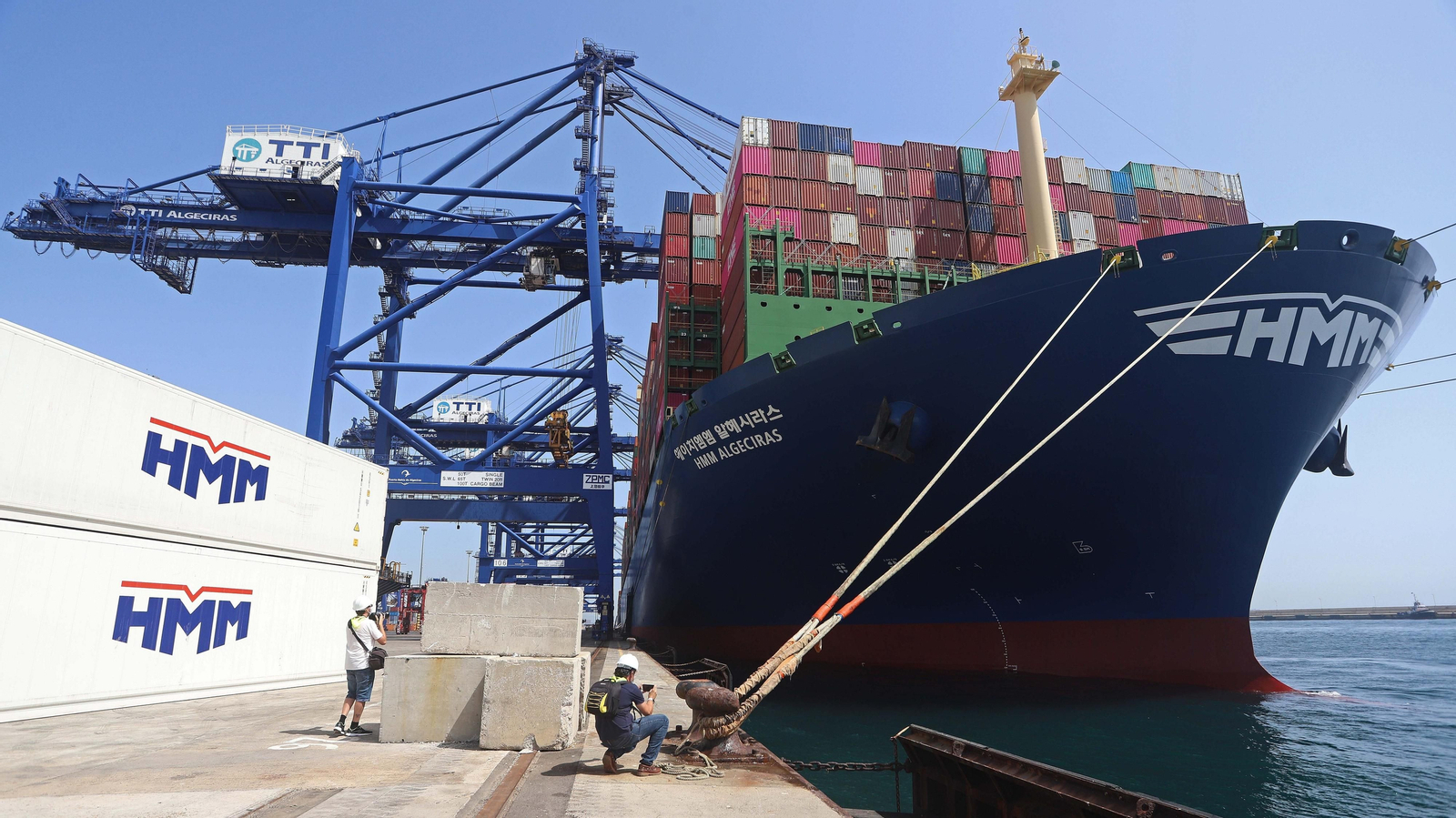 Fotos de la llegada del HMM Algeciras a TTIA