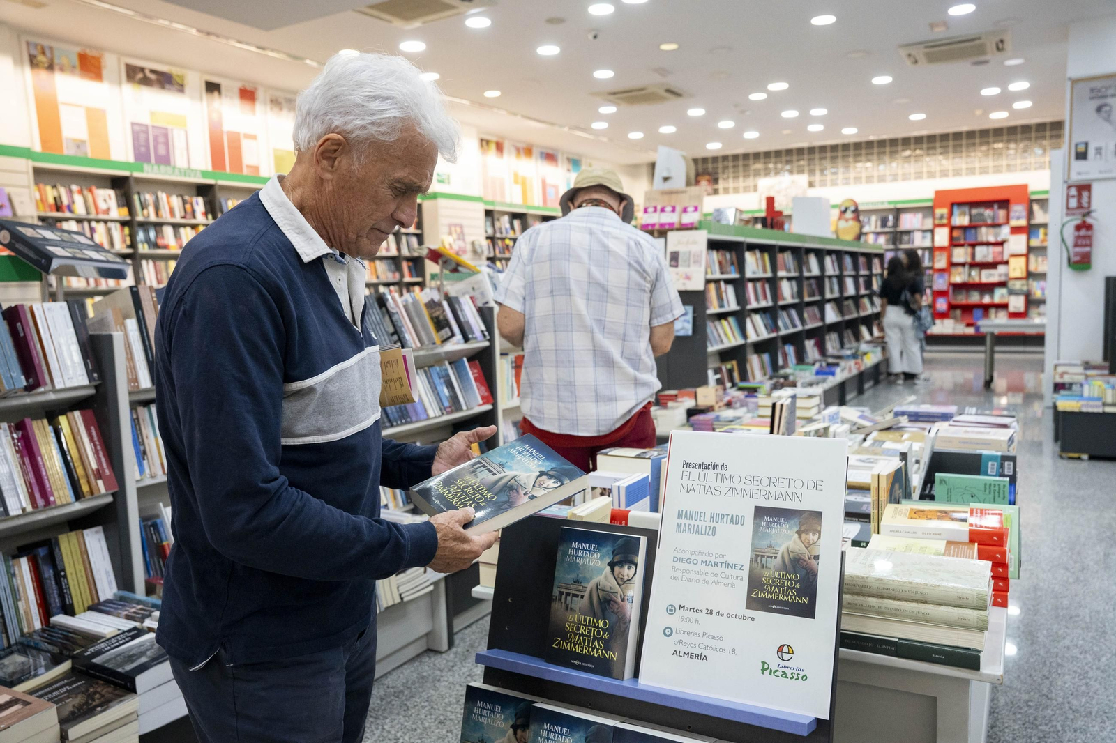 La presentación en Almería de la novela escrita por Manuel Hurtado, en imágenes